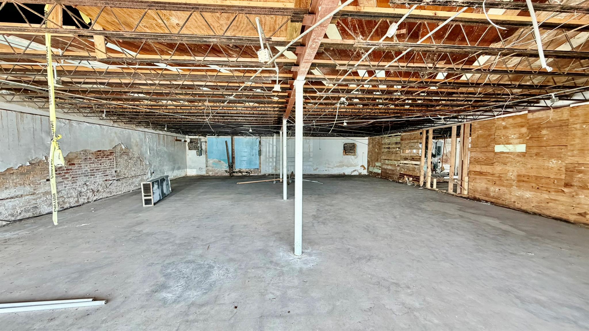 403 N Gray St Property Photo 5