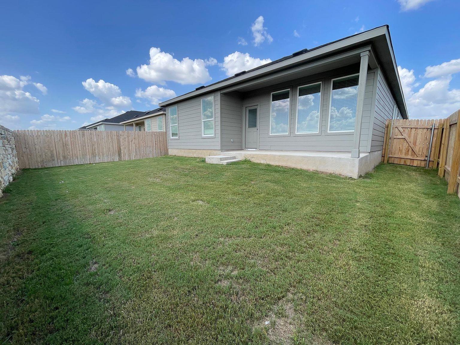 433 Sormonne Loop Property Photo 4