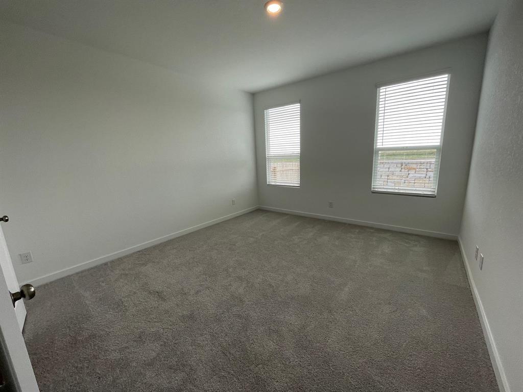 433 Sormonne Loop Property Photo 8