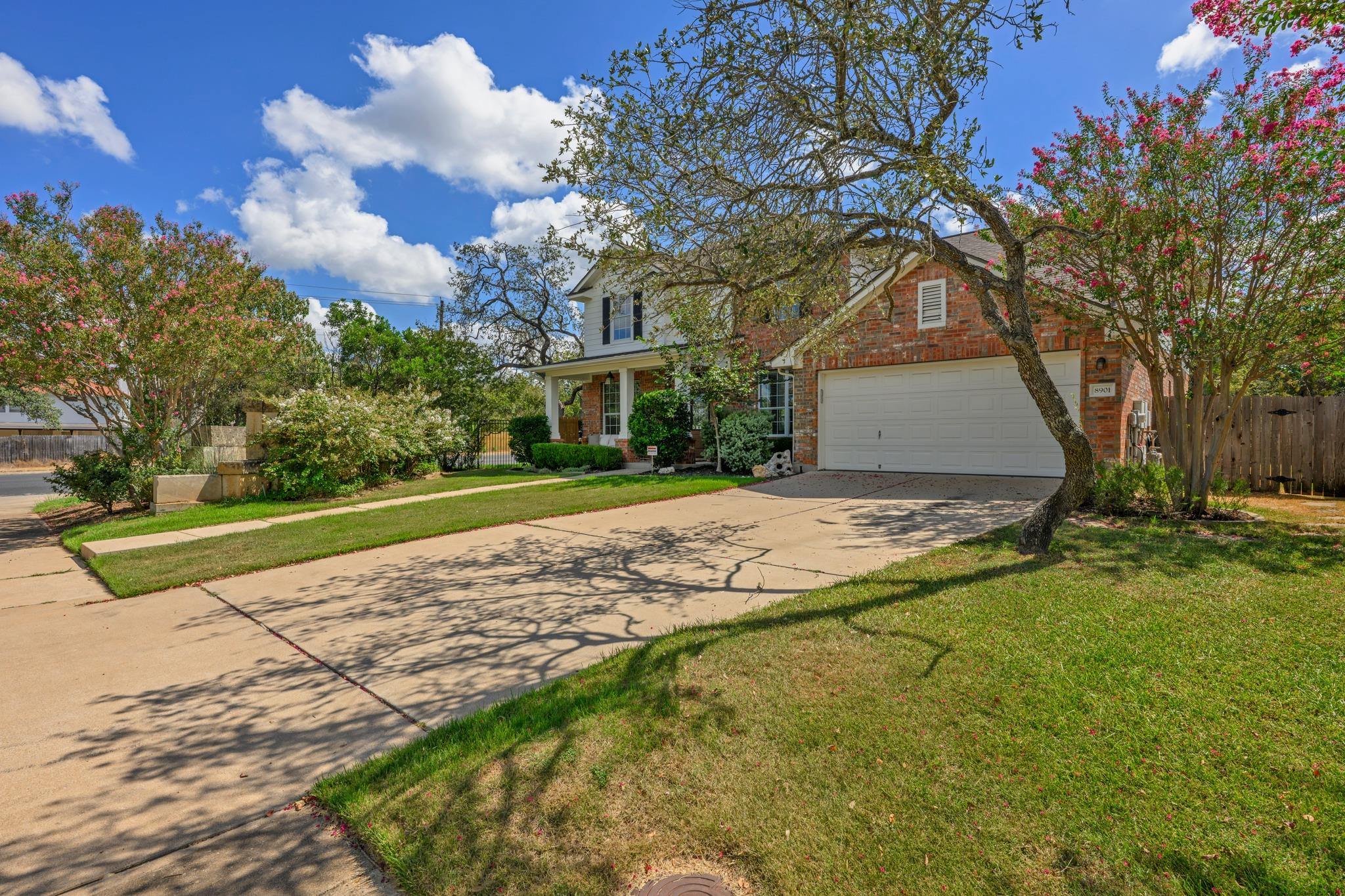 8901 Ovalla Dr Property Photo 3