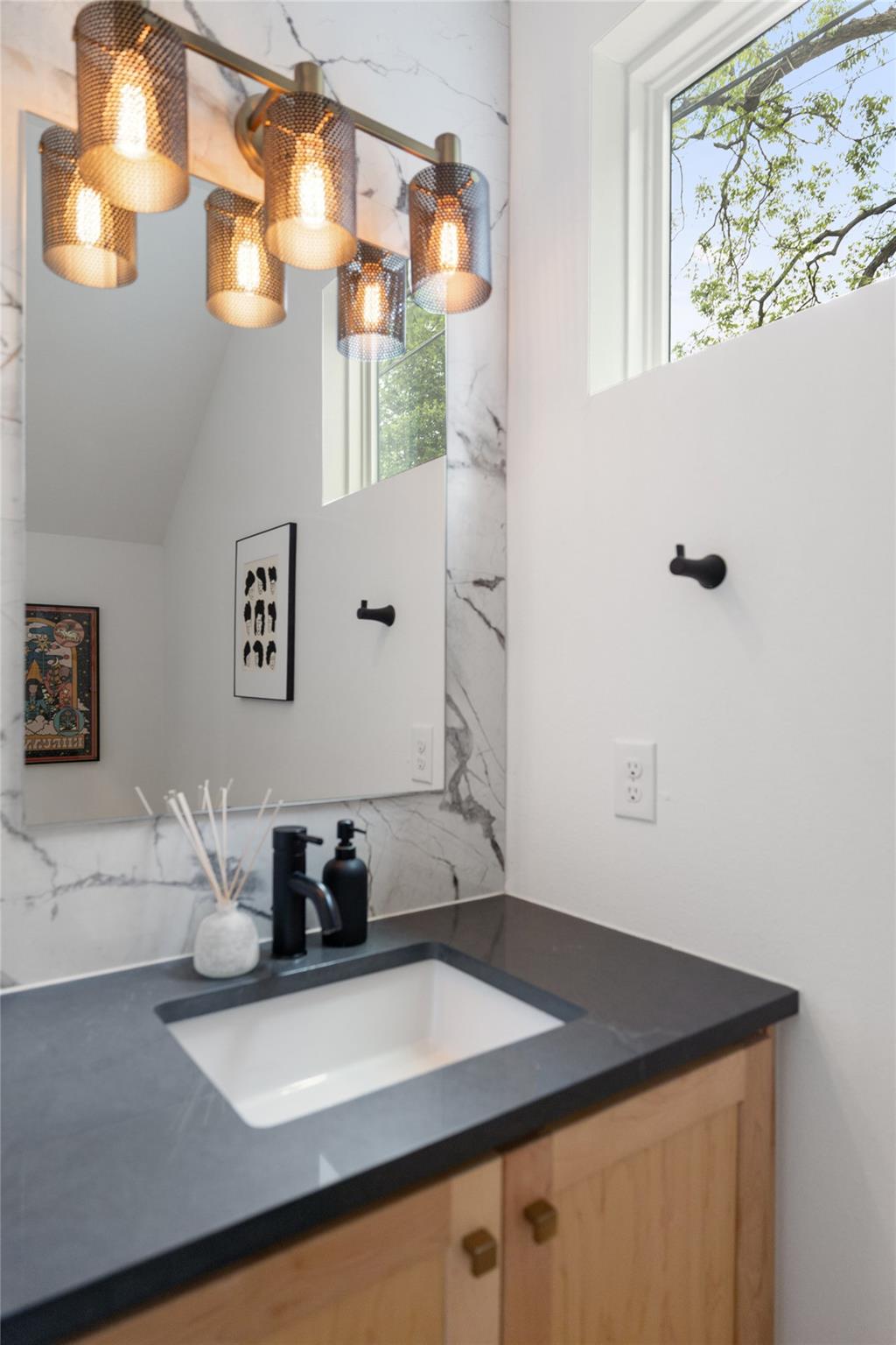 909 Mansell Ave 2 Property Photo 16