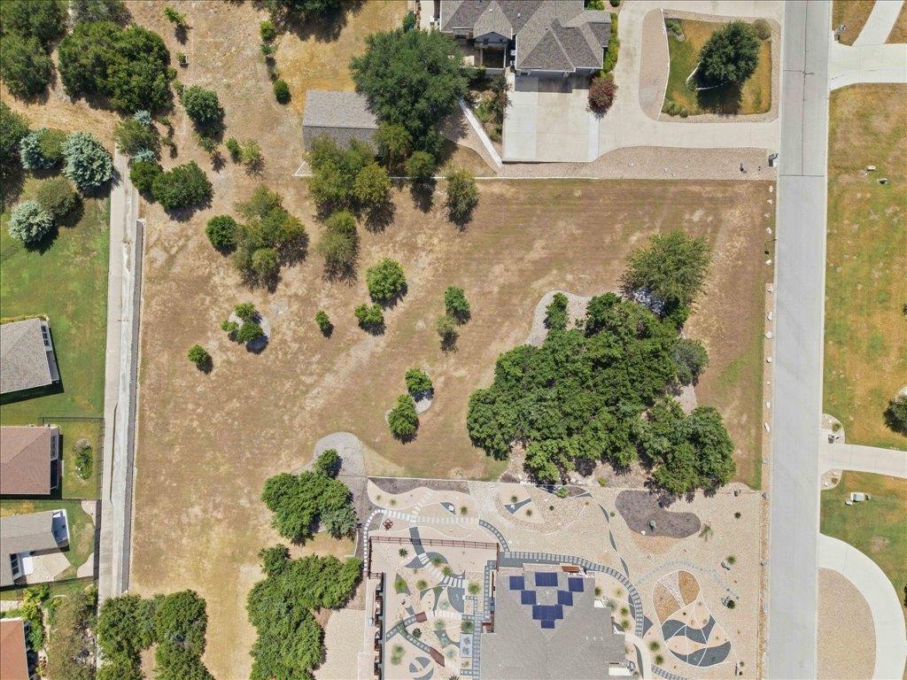232 Standing Oak Dr Property Photo 1