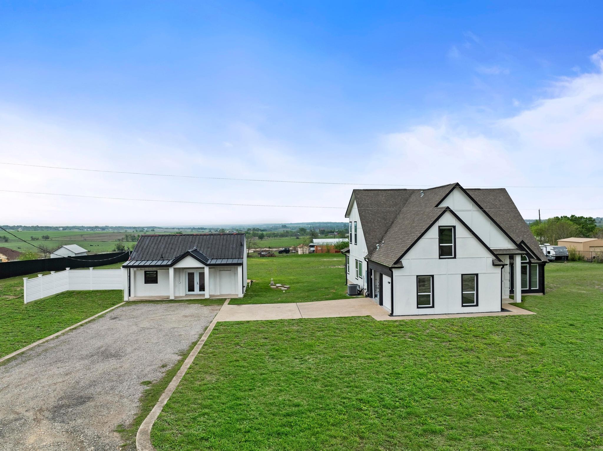 150 Huntclub Dr Property Photo 3