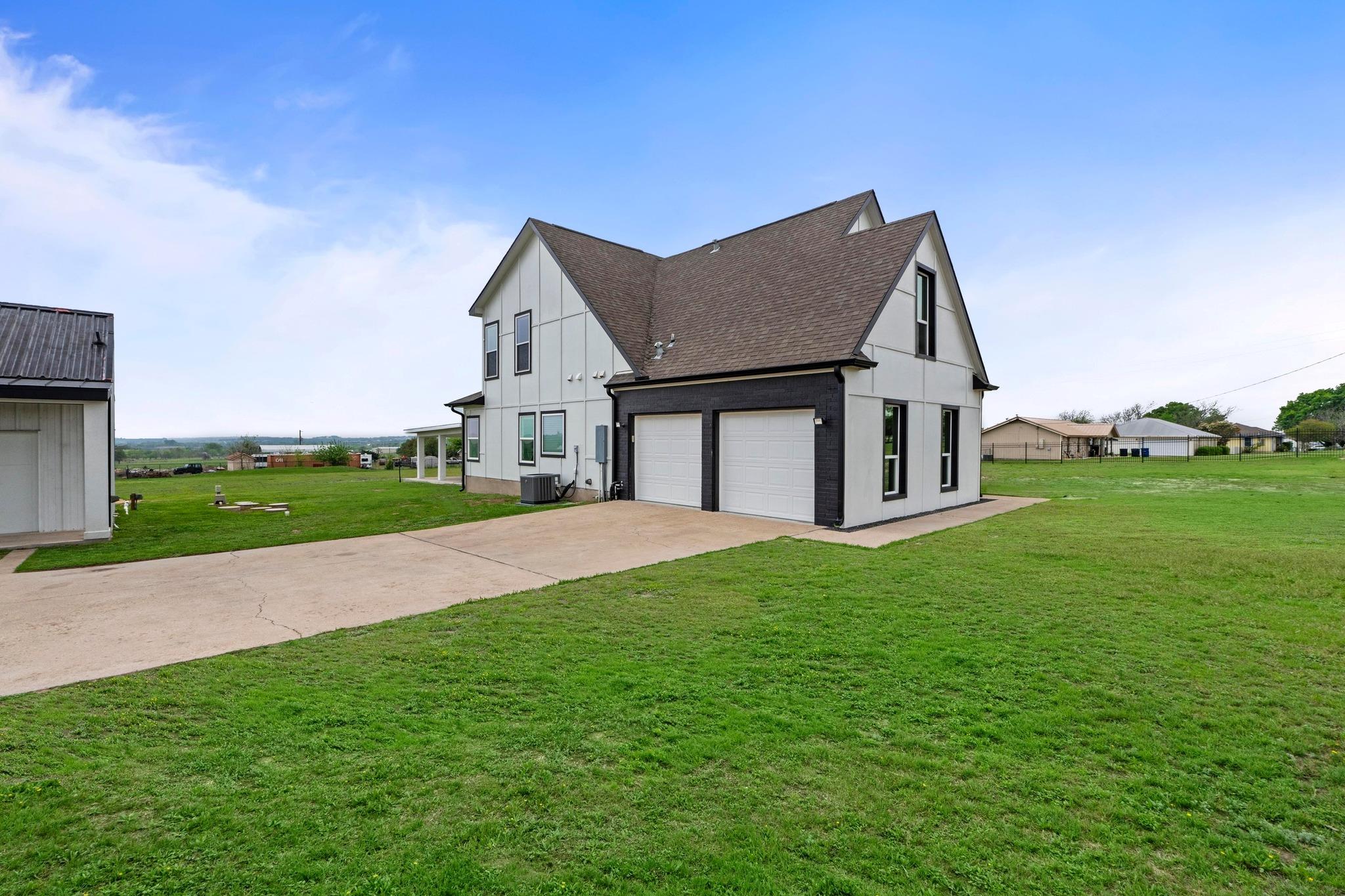 150 Huntclub Dr Property Photo 6