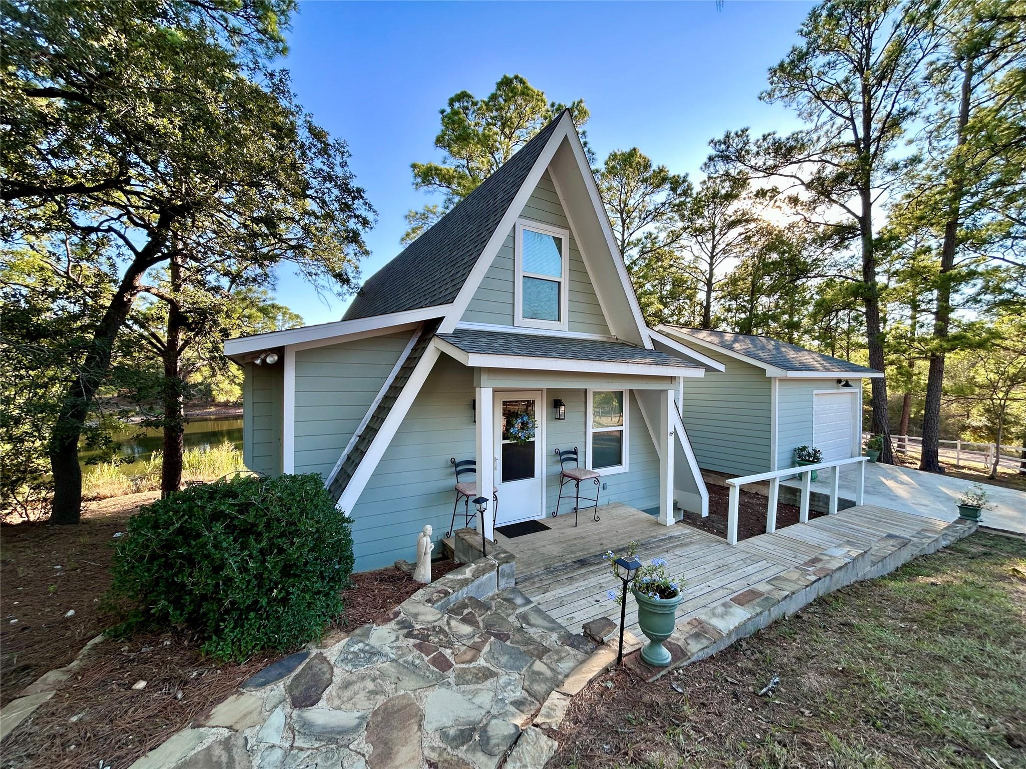 232 Clear Lake Drive Dr Property Photo 3