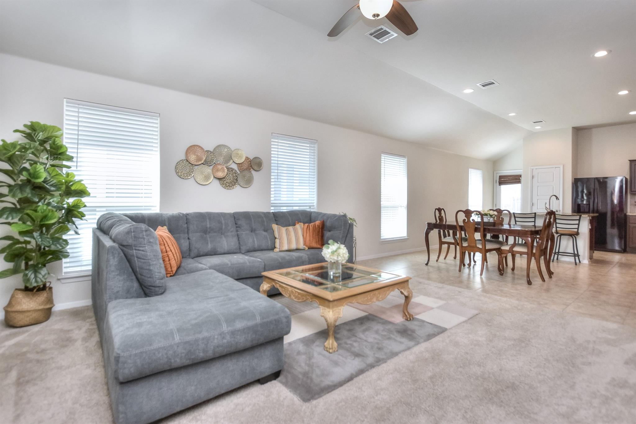 6032 Urbano Bnd Property Photo 5