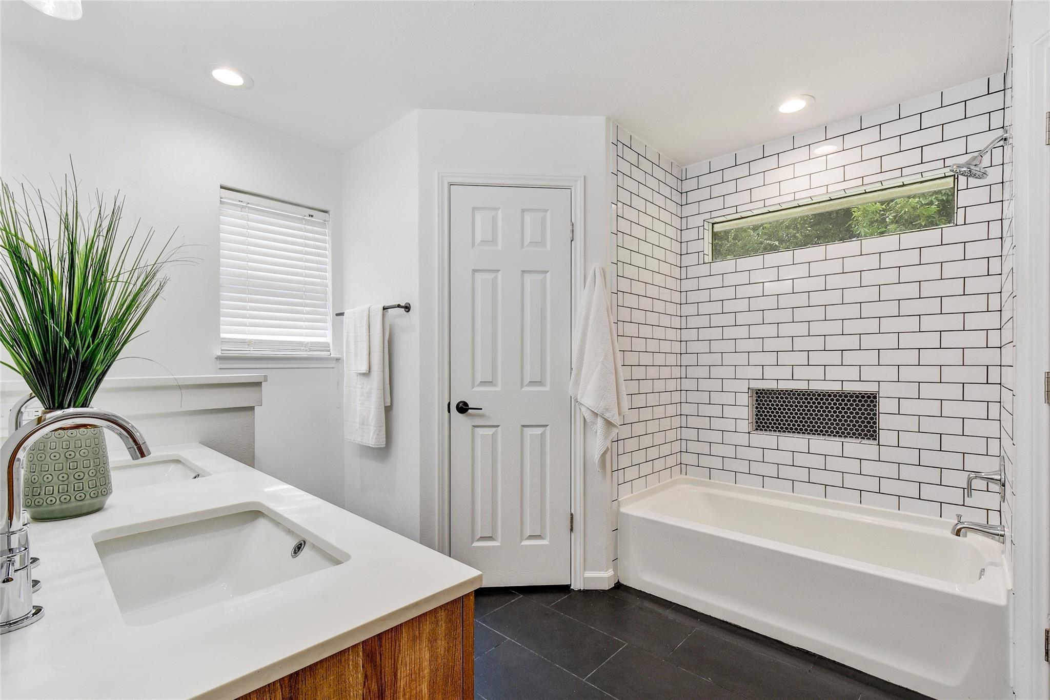 2408 W Messick Loop Property Photo 19