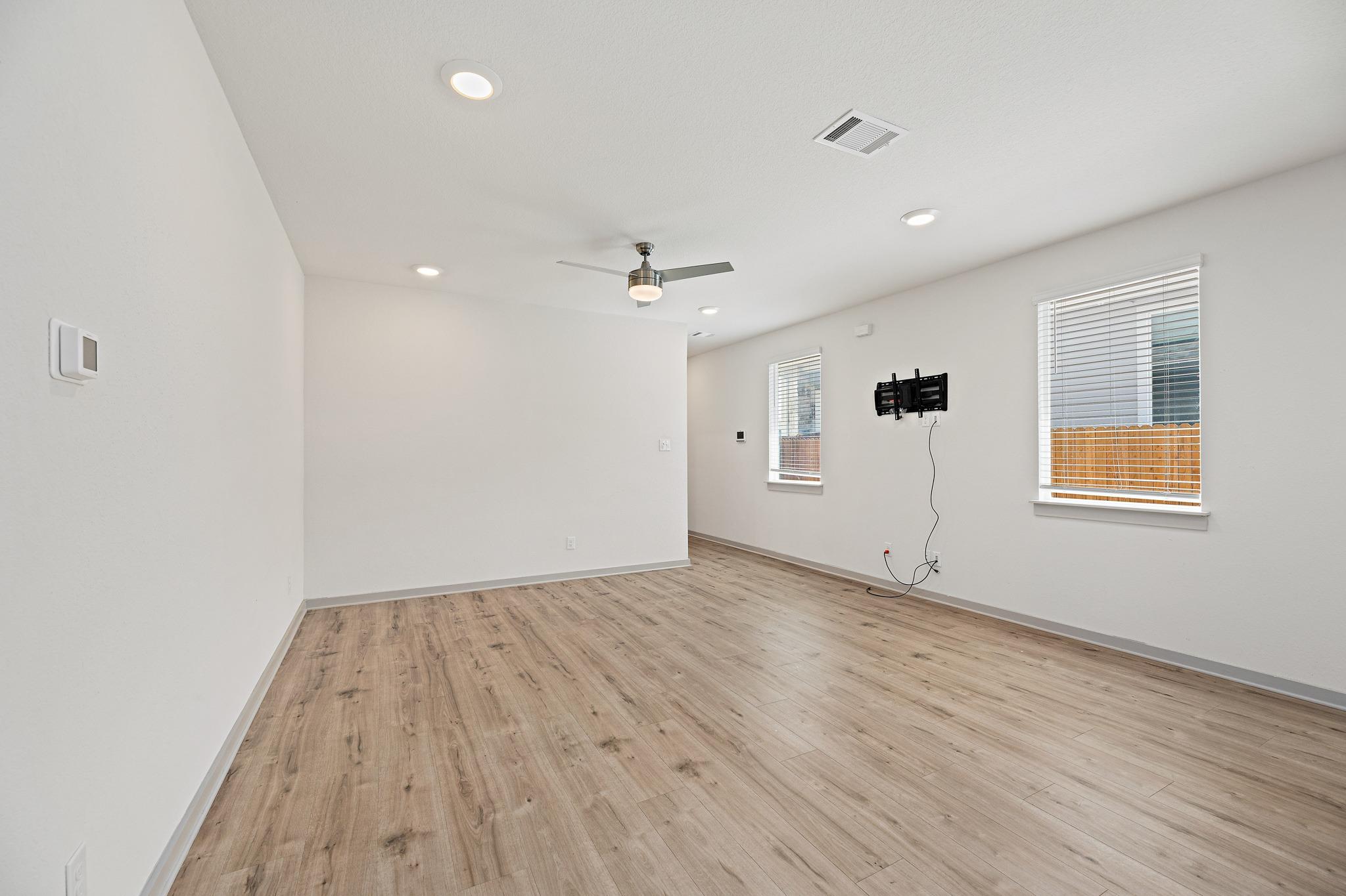 132 Scarborough Way Property Photo 8