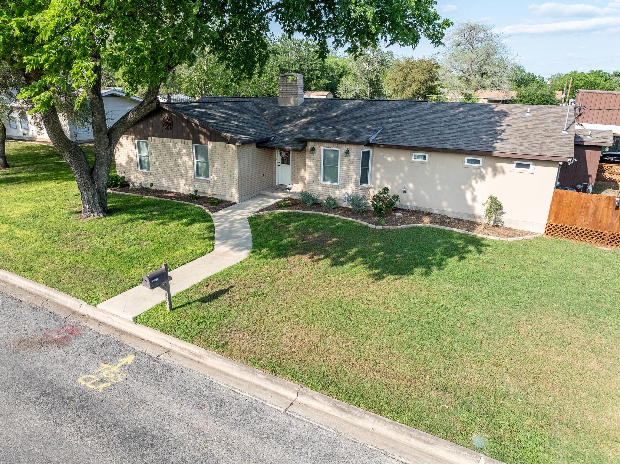 110 Live Oak St Property Photo