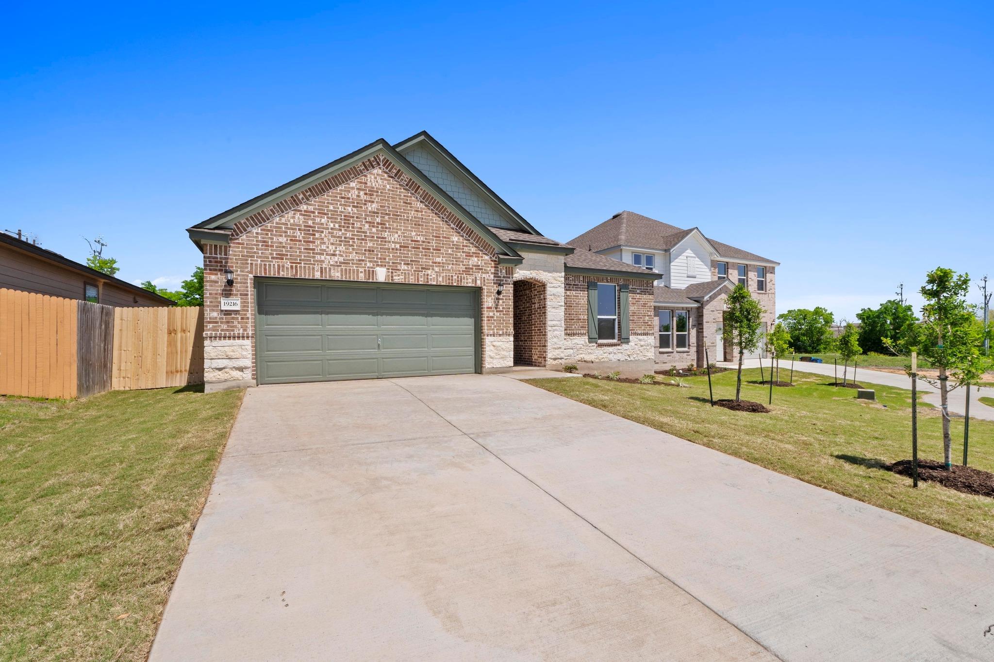 19216 Lady Bird Johnson St Property Photo 2