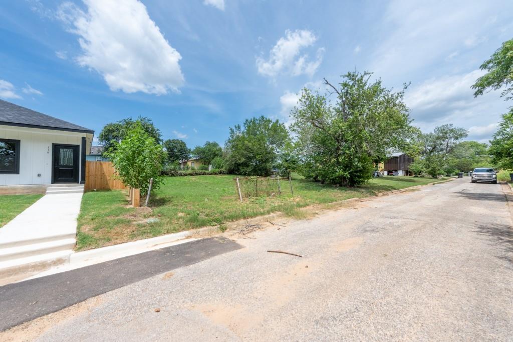 112 Field St Property Photo 4