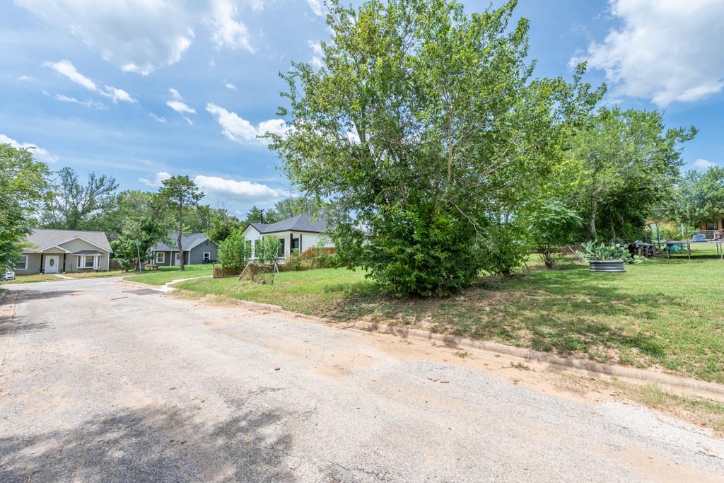 112 Field St Property Photo 13