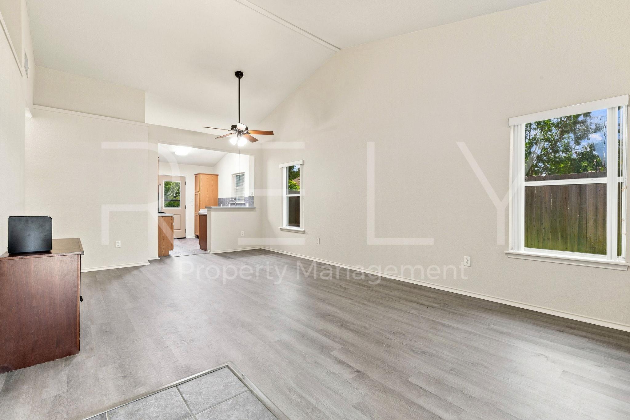 103 Prairie Springs Loop Property Photo 8