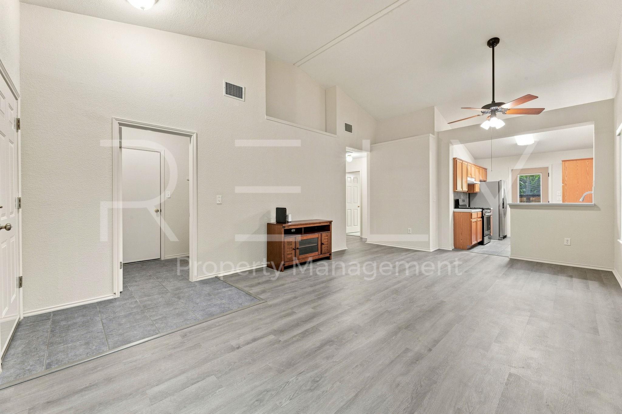 103 Prairie Springs Loop Property Photo 9