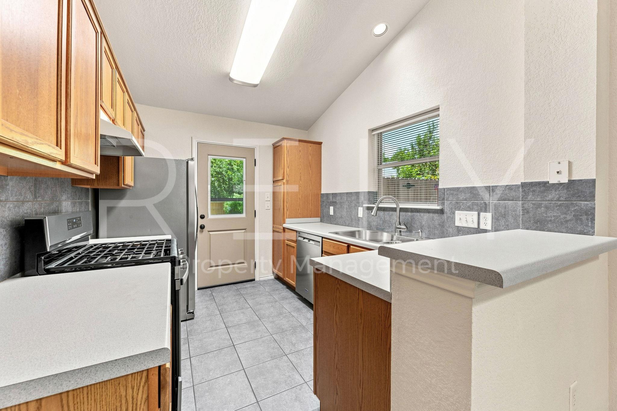 103 Prairie Springs Loop Property Photo 12