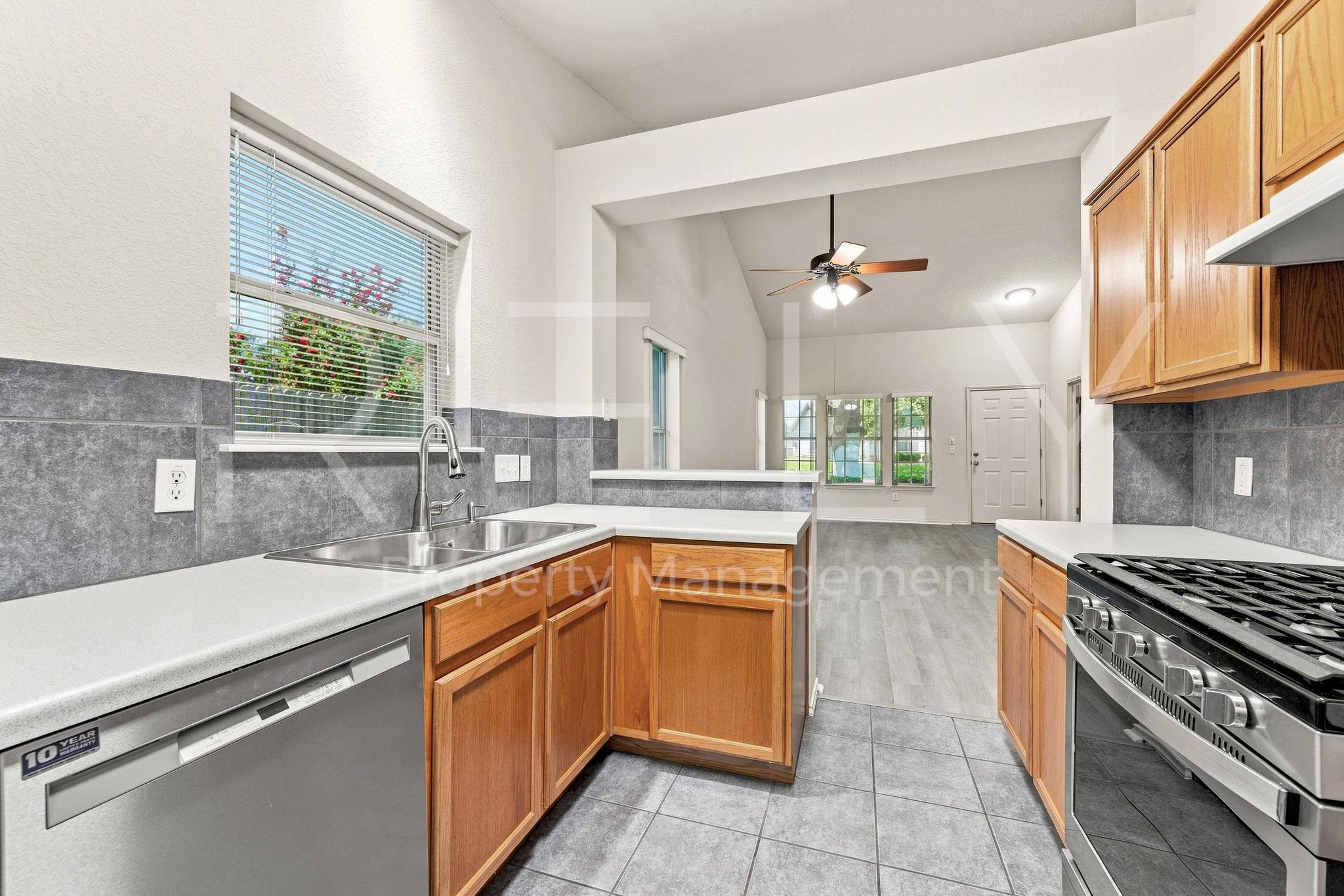 103 Prairie Springs Loop Property Photo 14