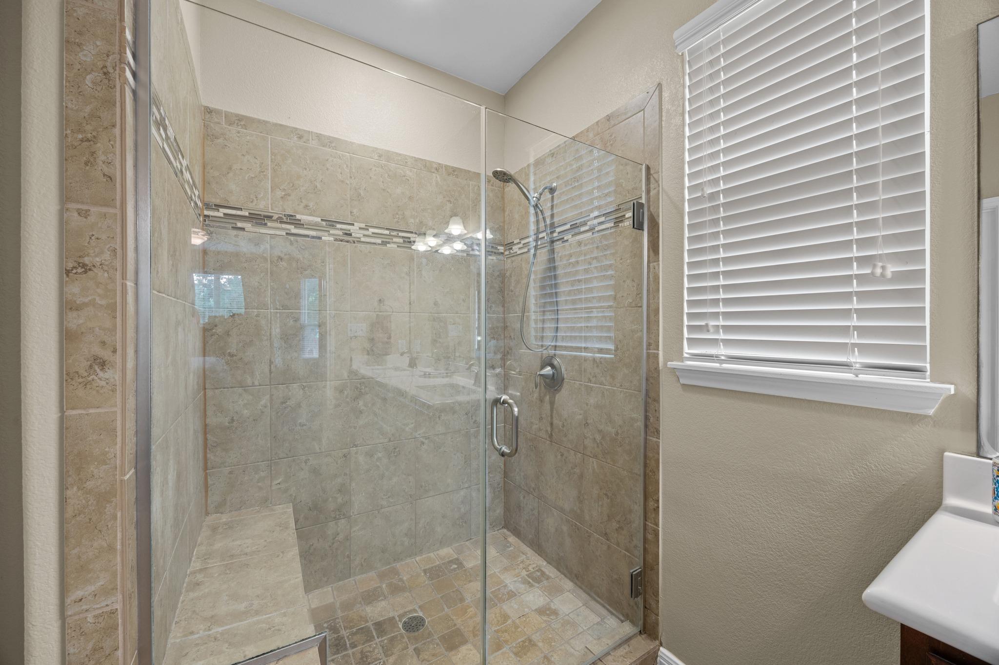 109 Glacier Cv Property Photo 23