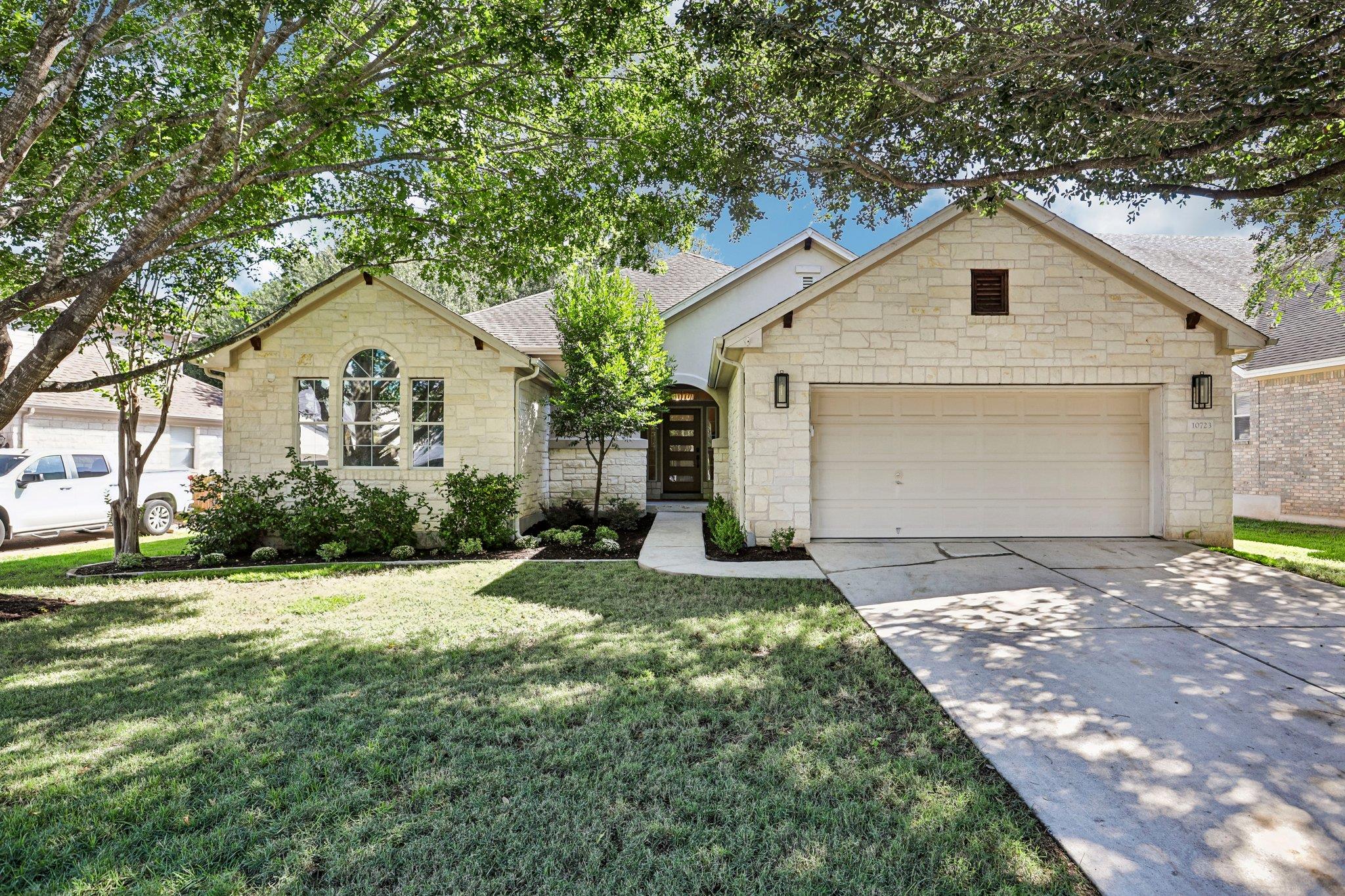 10723 River Plantation Dr Property Photo 1