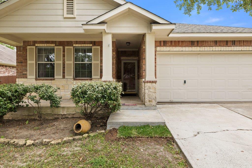 347 Spring Dr Property Photo 3