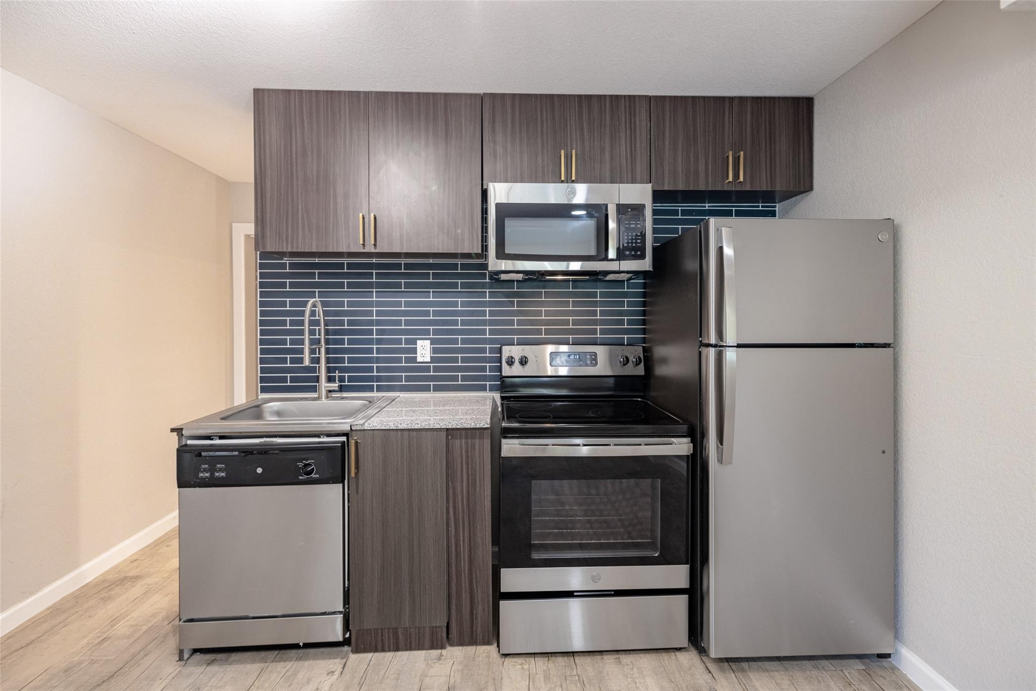 9220 N Interstate 35 None Property Photo 8