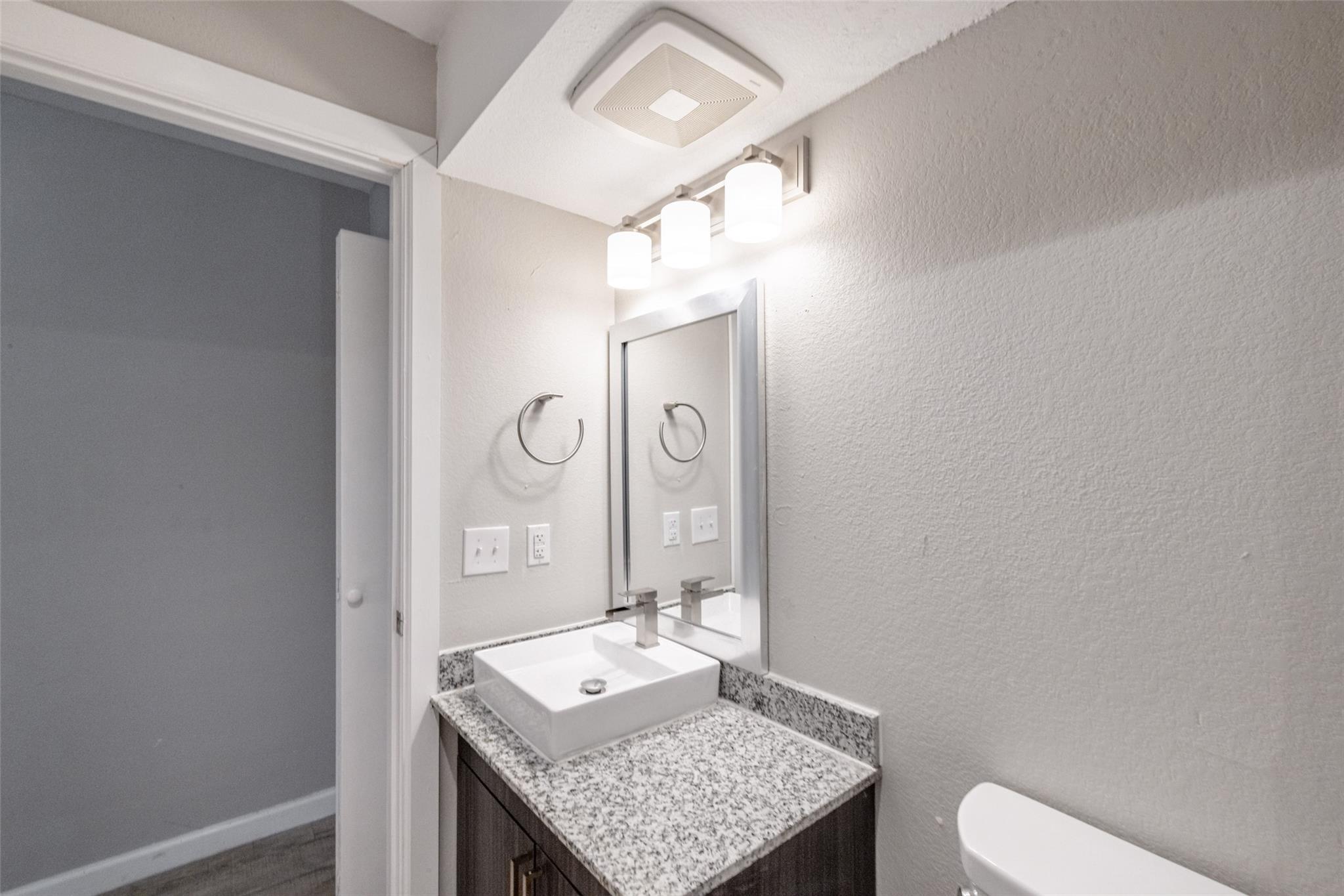 9220 N Interstate 35 None Property Photo 12