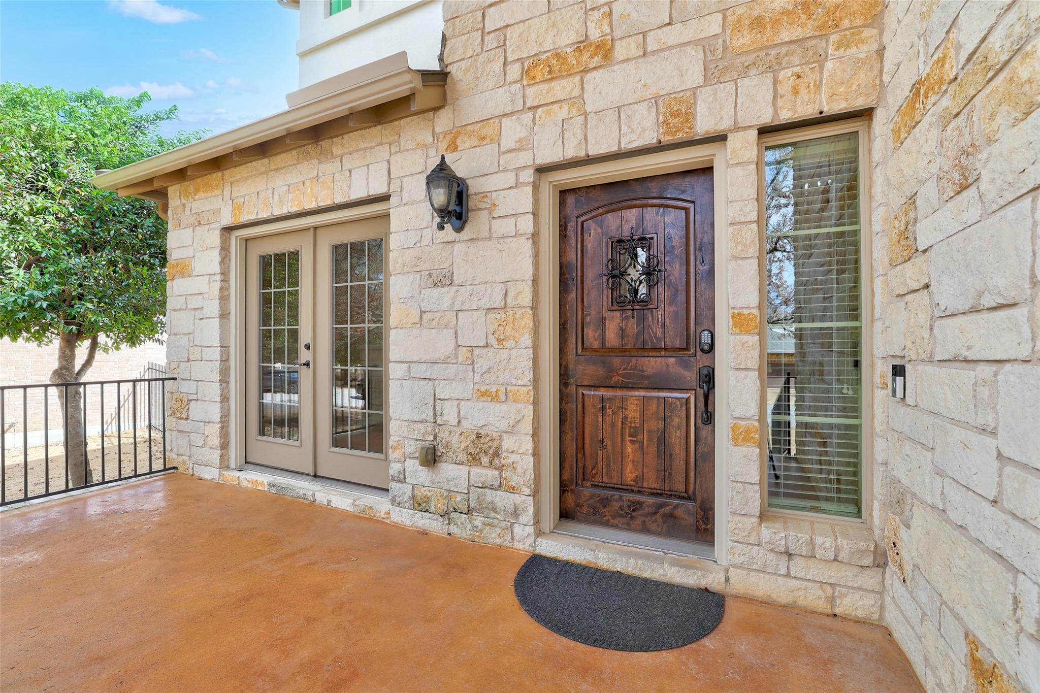 1813 Harvest Dance Dr Property Photo 3