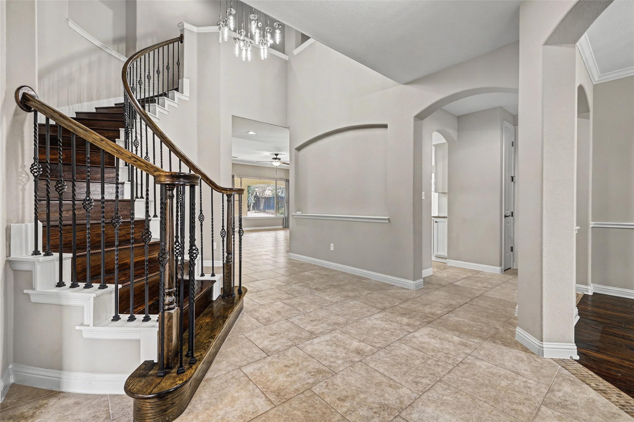 1813 Harvest Dance Dr Property Photo 4