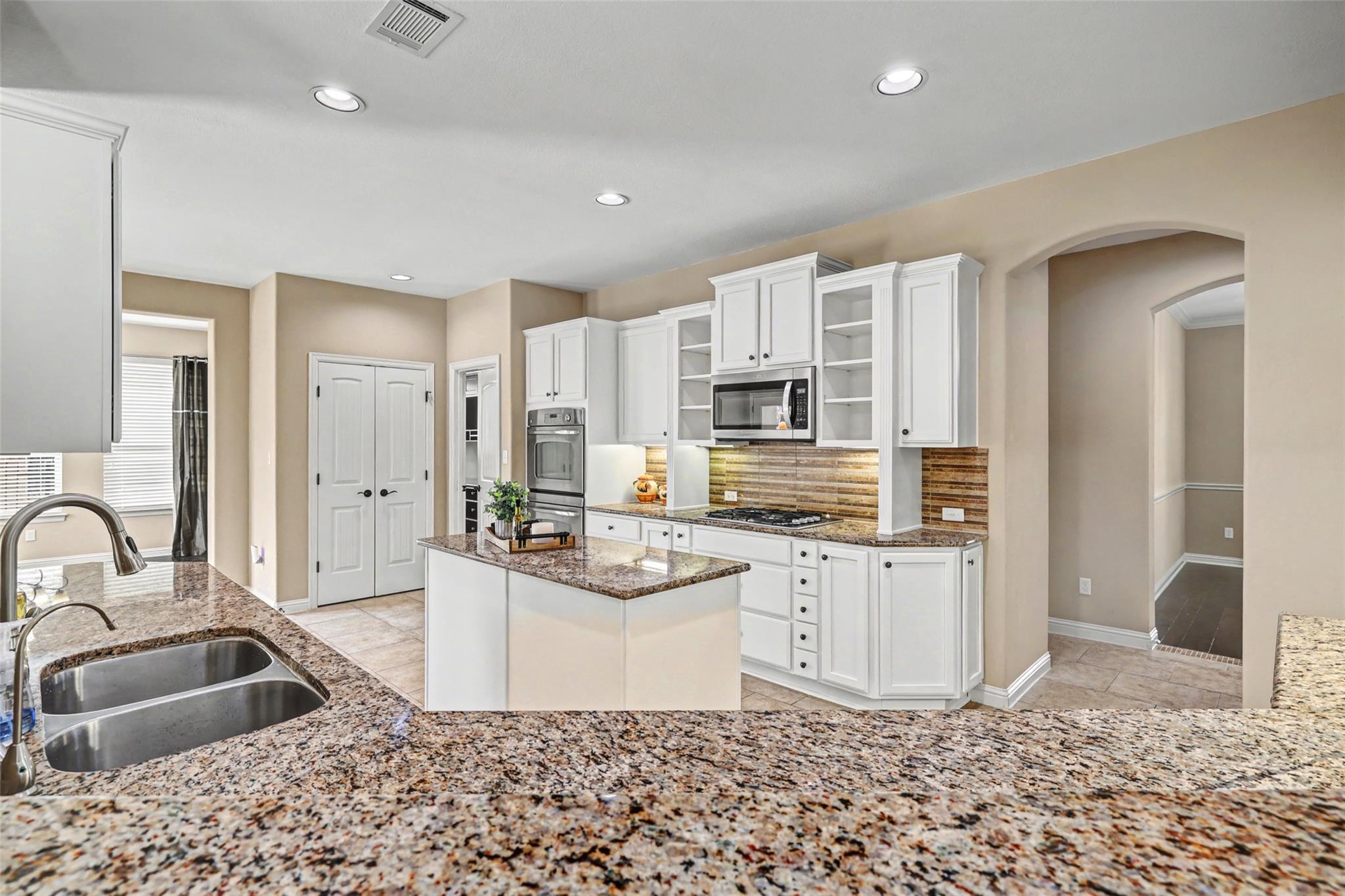 1813 Harvest Dance Dr Property Photo 9