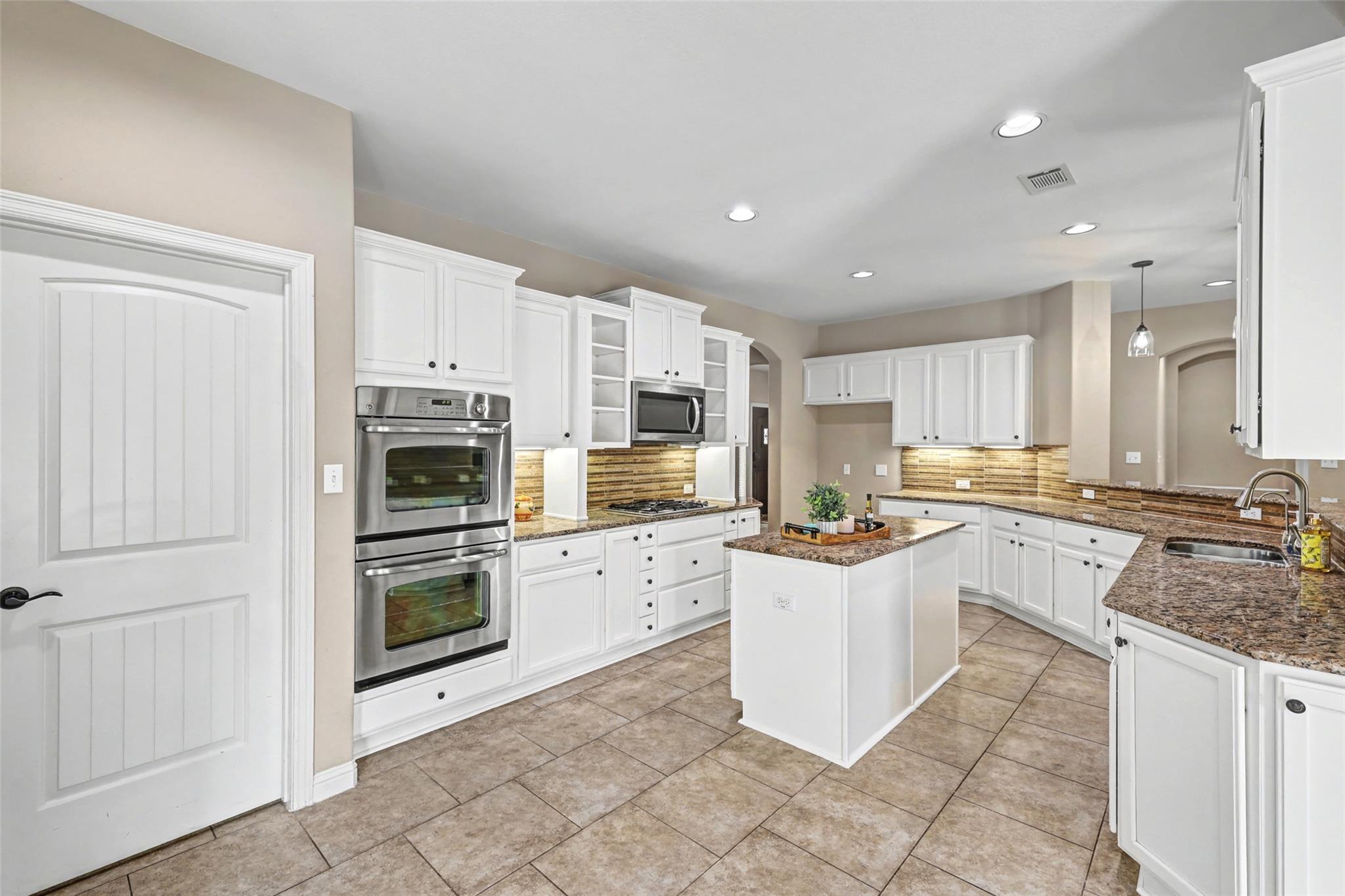 1813 Harvest Dance Dr Property Photo 11