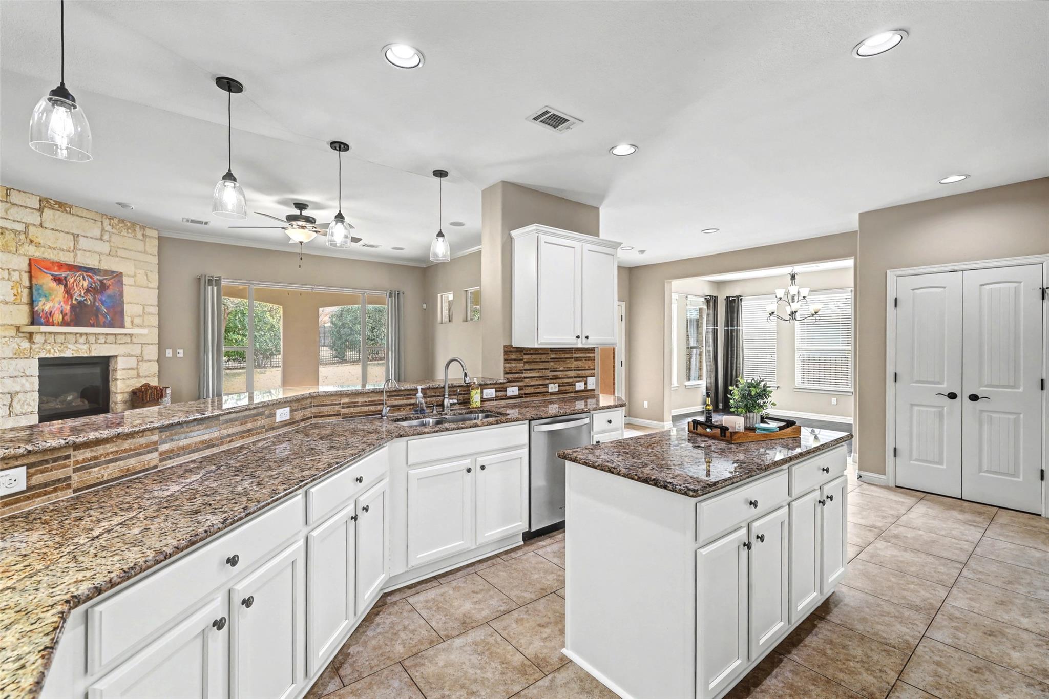 1813 Harvest Dance Dr Property Photo 12