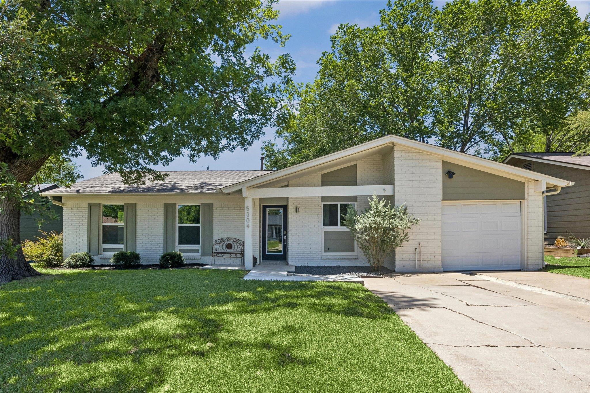 5304 Basswood Ln