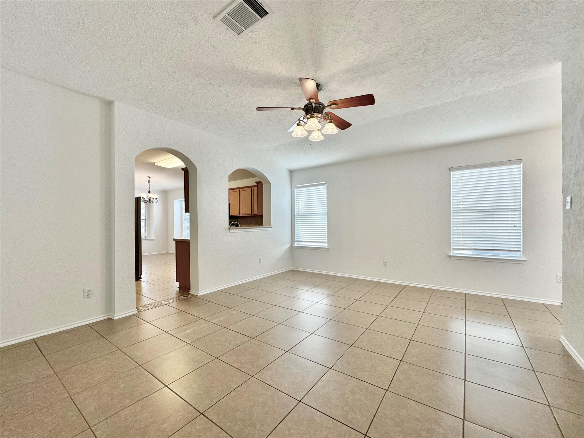 1015 Aiken Dr Property Photo 5