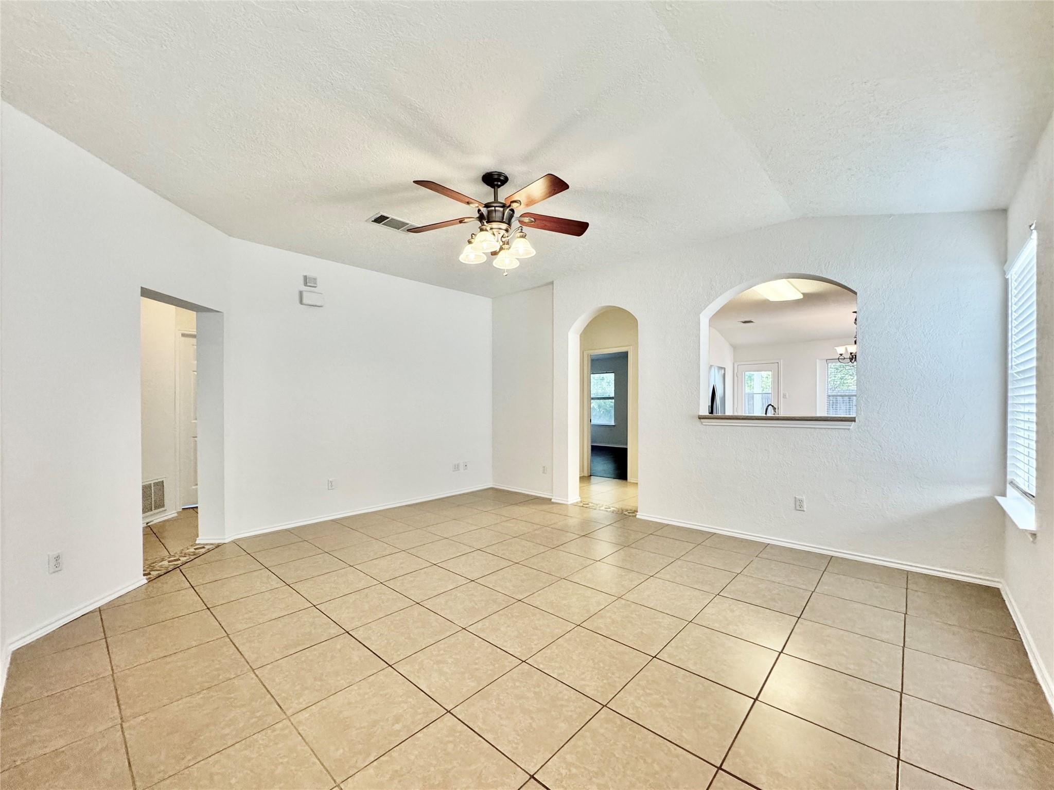 1015 Aiken Dr Property Photo 6