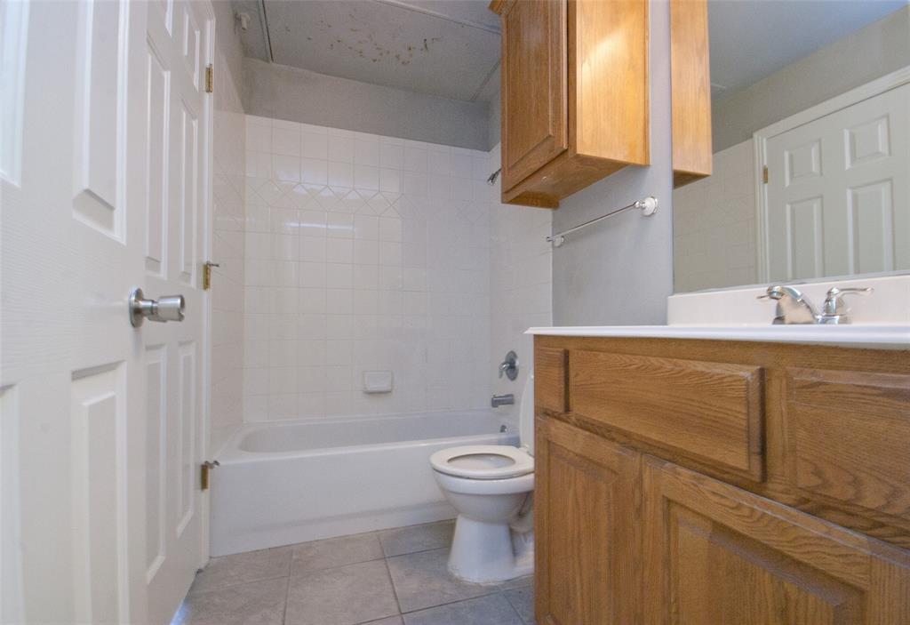 2410 Leon St #102 Property Photo 12