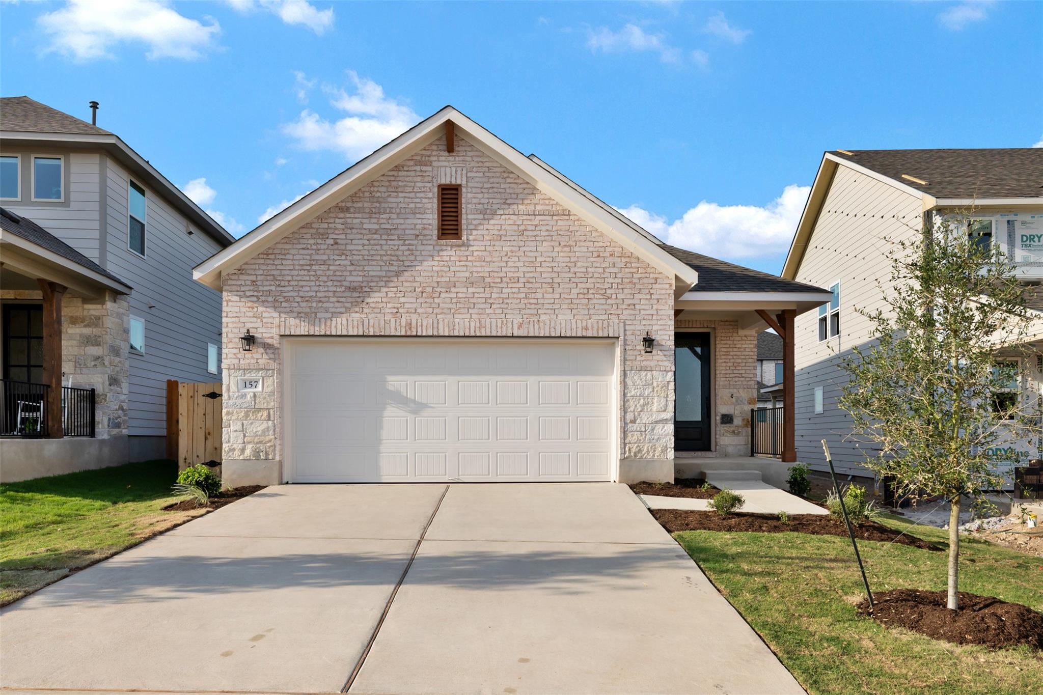 157 Clover Bnd Property Photo 2