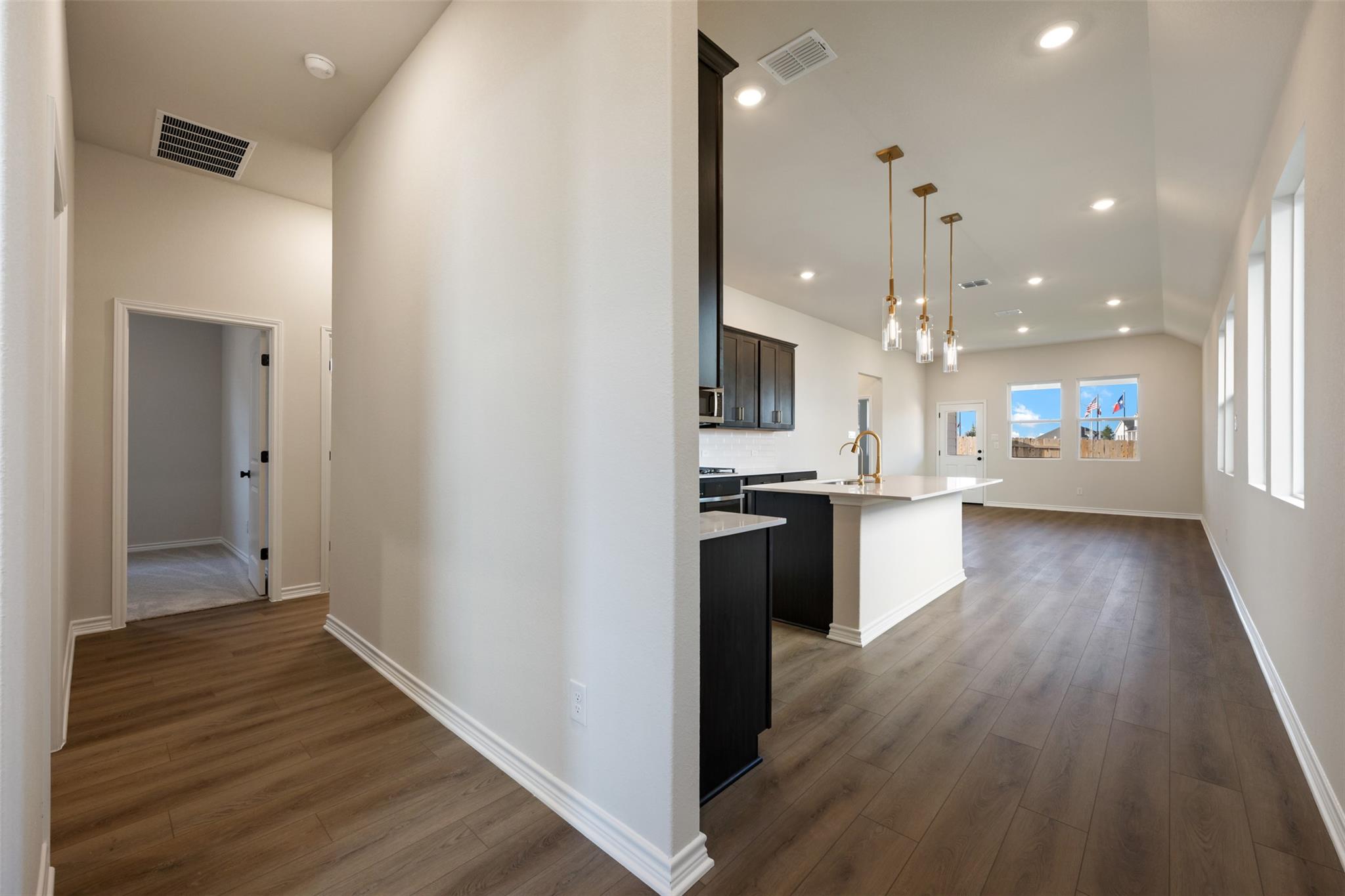 157 Clover Bnd Property Photo 7
