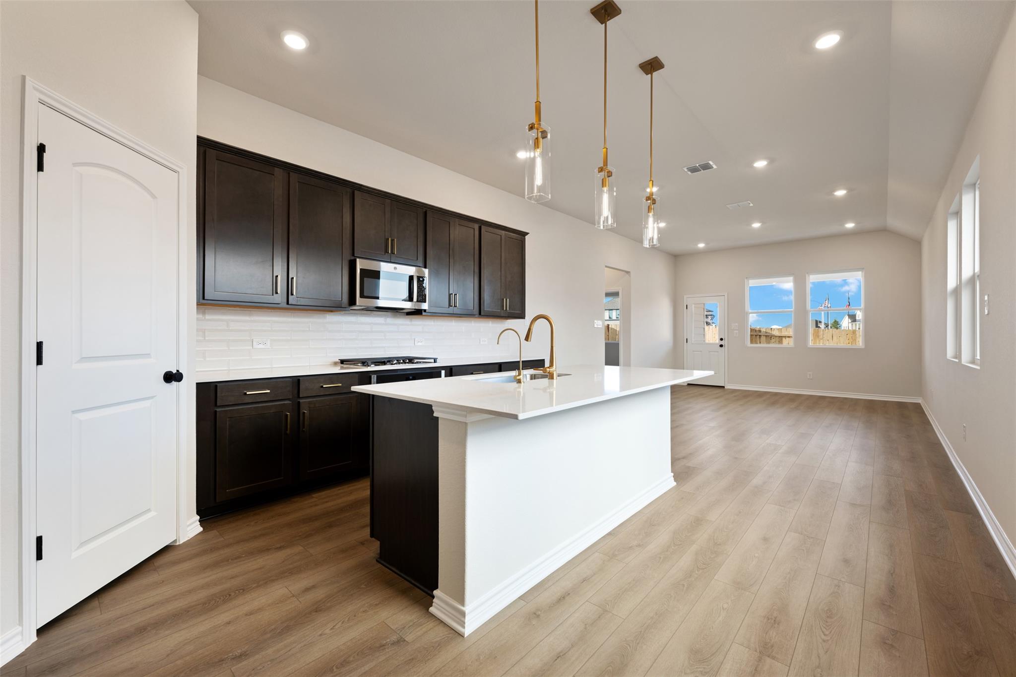 157 Clover Bnd Property Photo 8