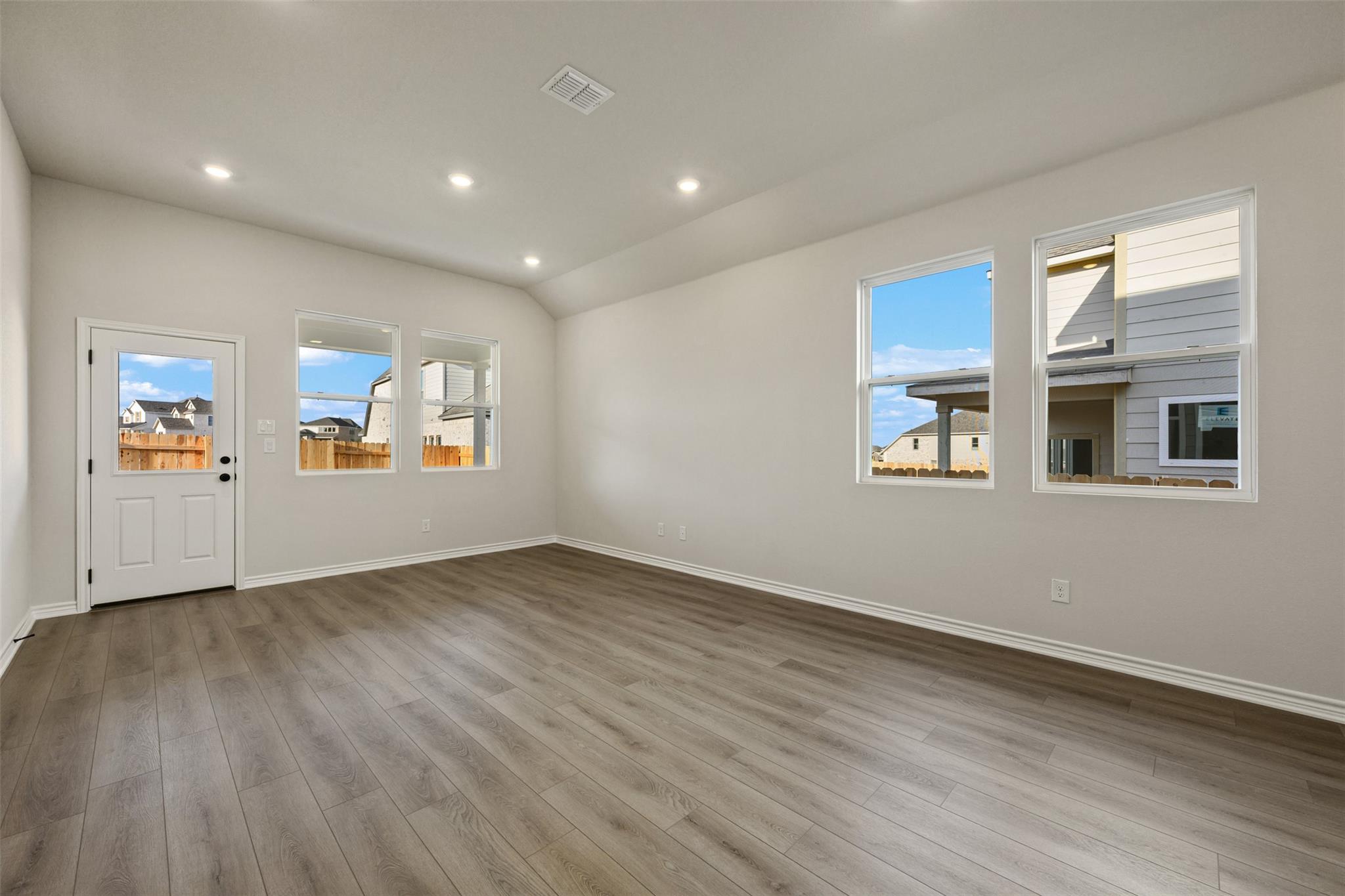 157 Clover Bnd Property Photo 13
