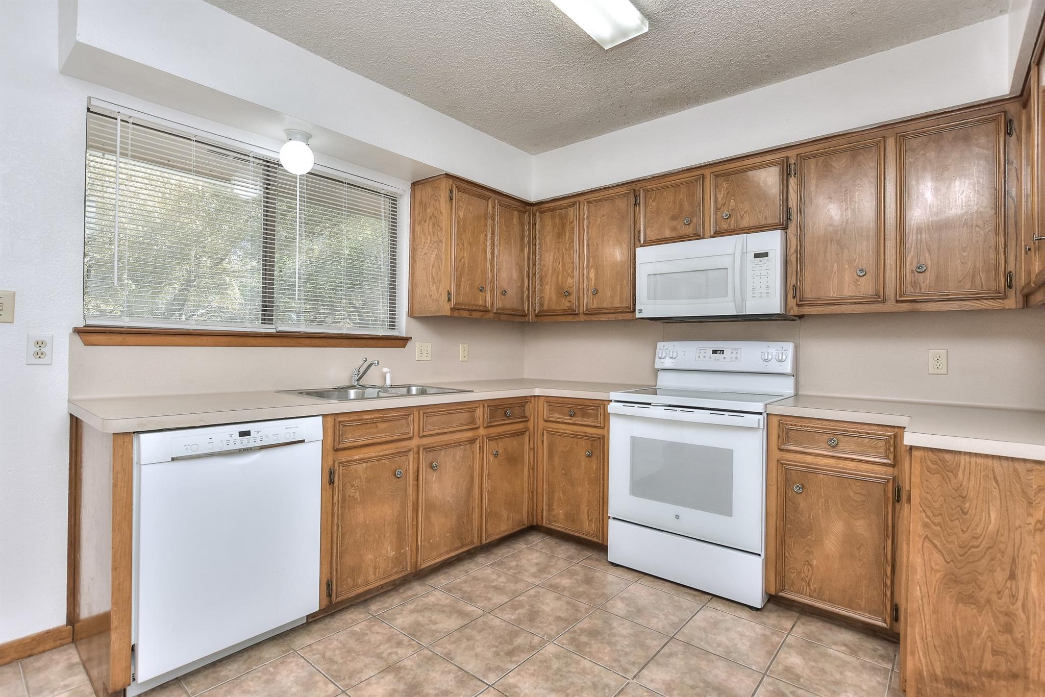 3810 Brangus Rd Property Photo 11