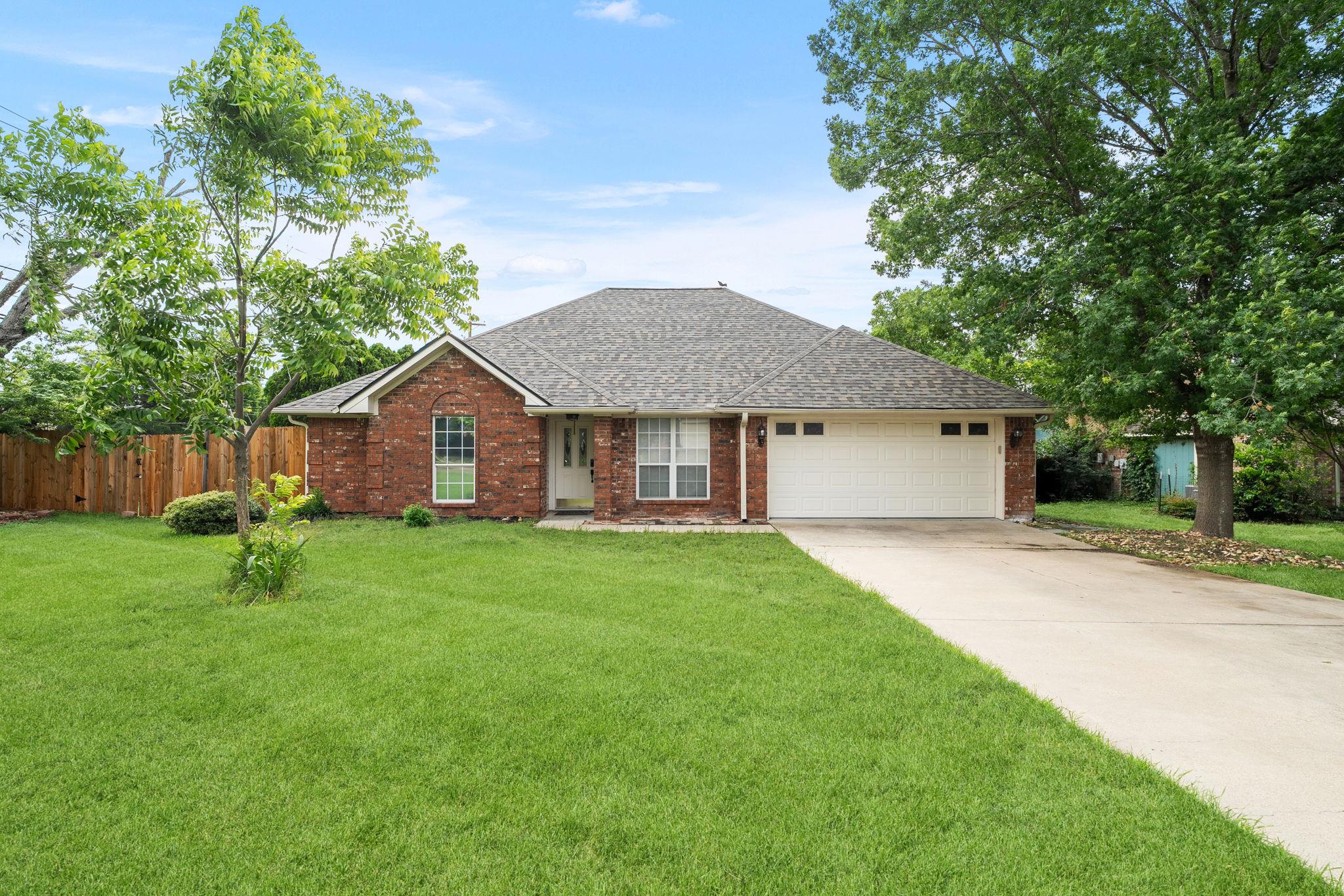 2808 Kneese Dr Property Photo 1