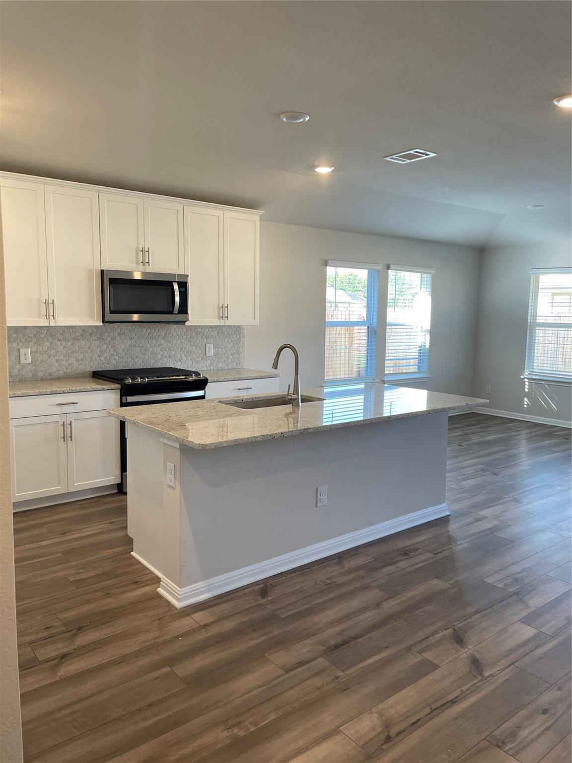 10407 Mager None Property Photo 12
