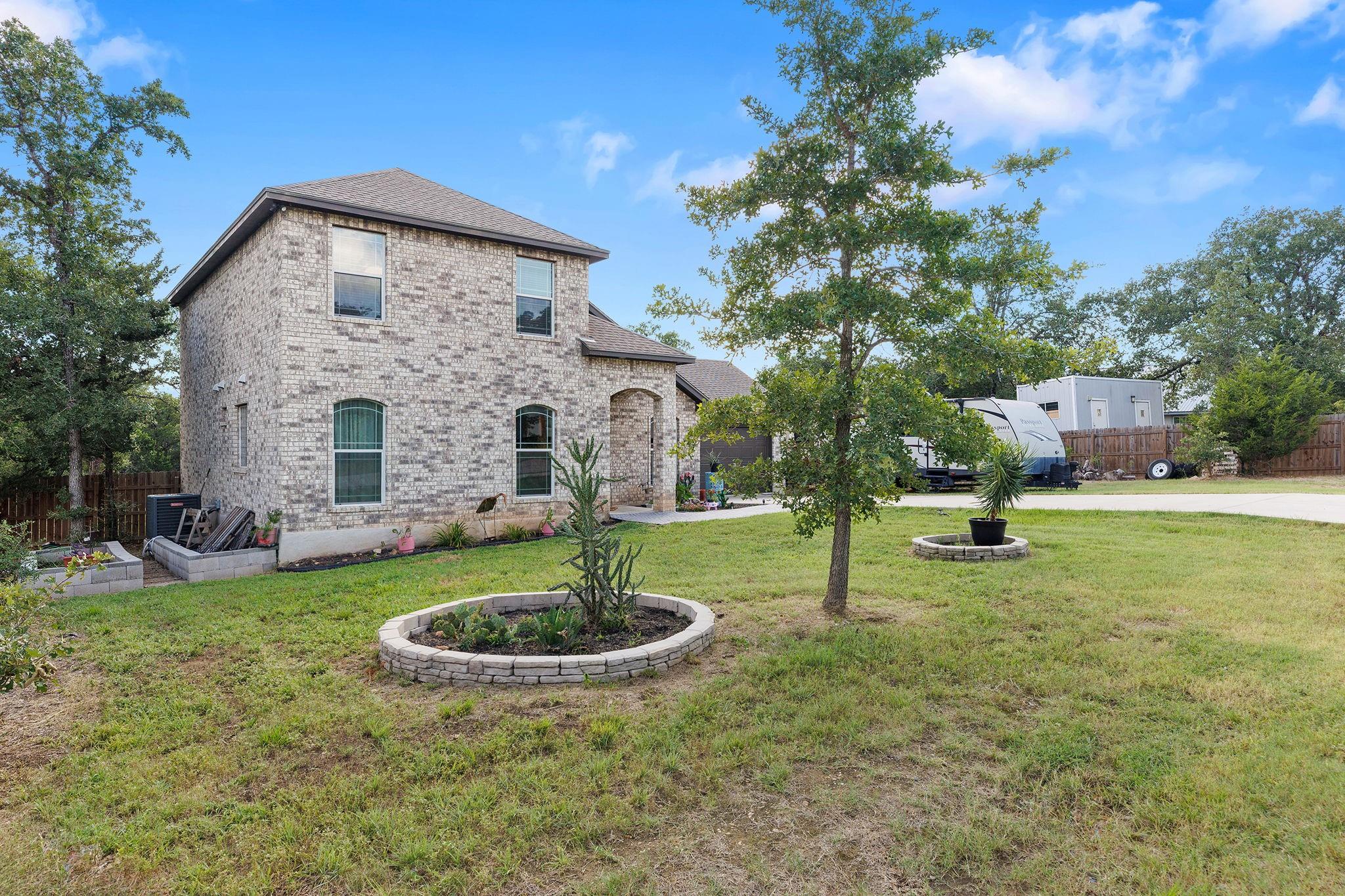 139 Fleetway Dr Property Photo 3