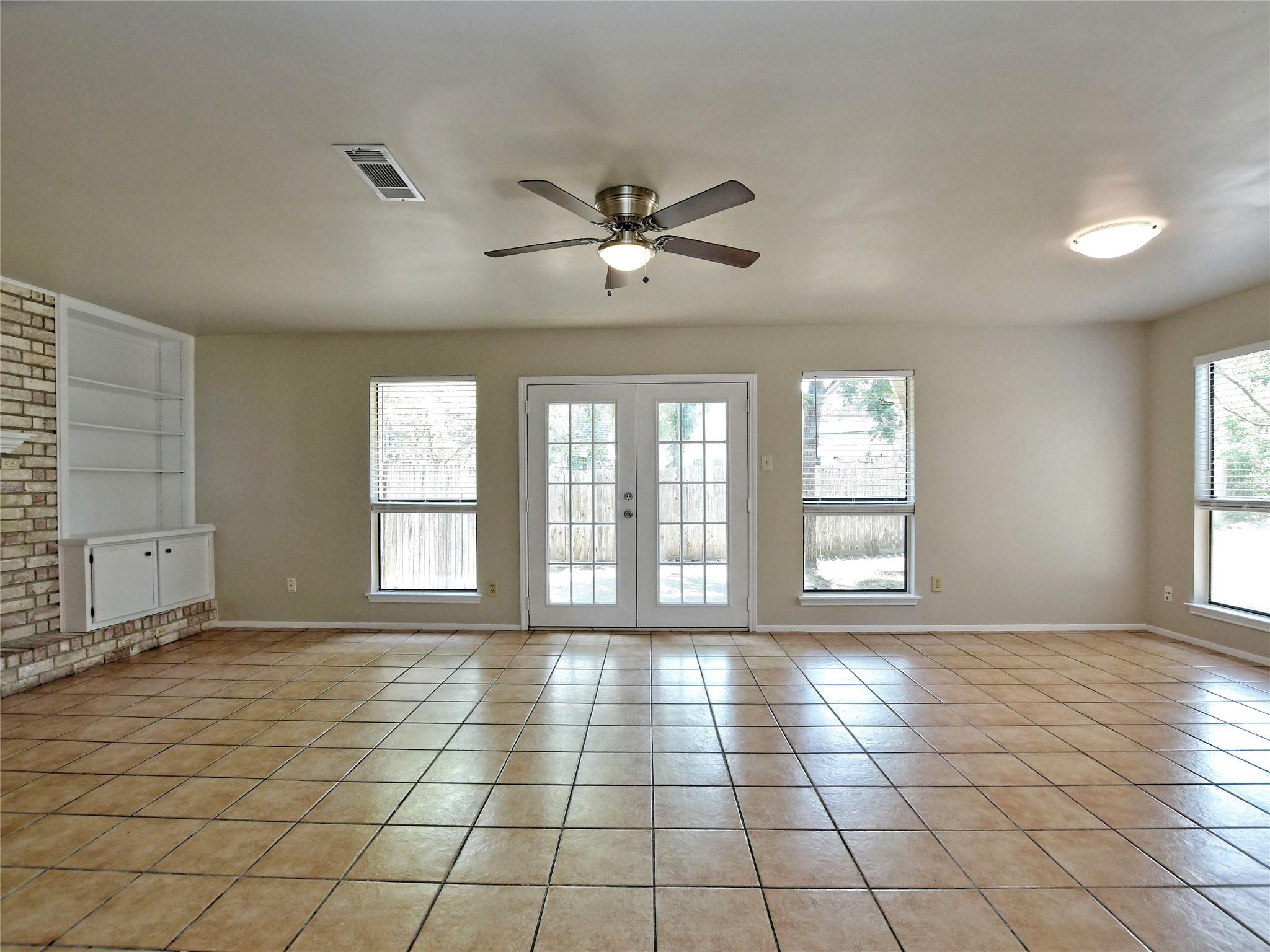 300 North Field St Property Photo 6