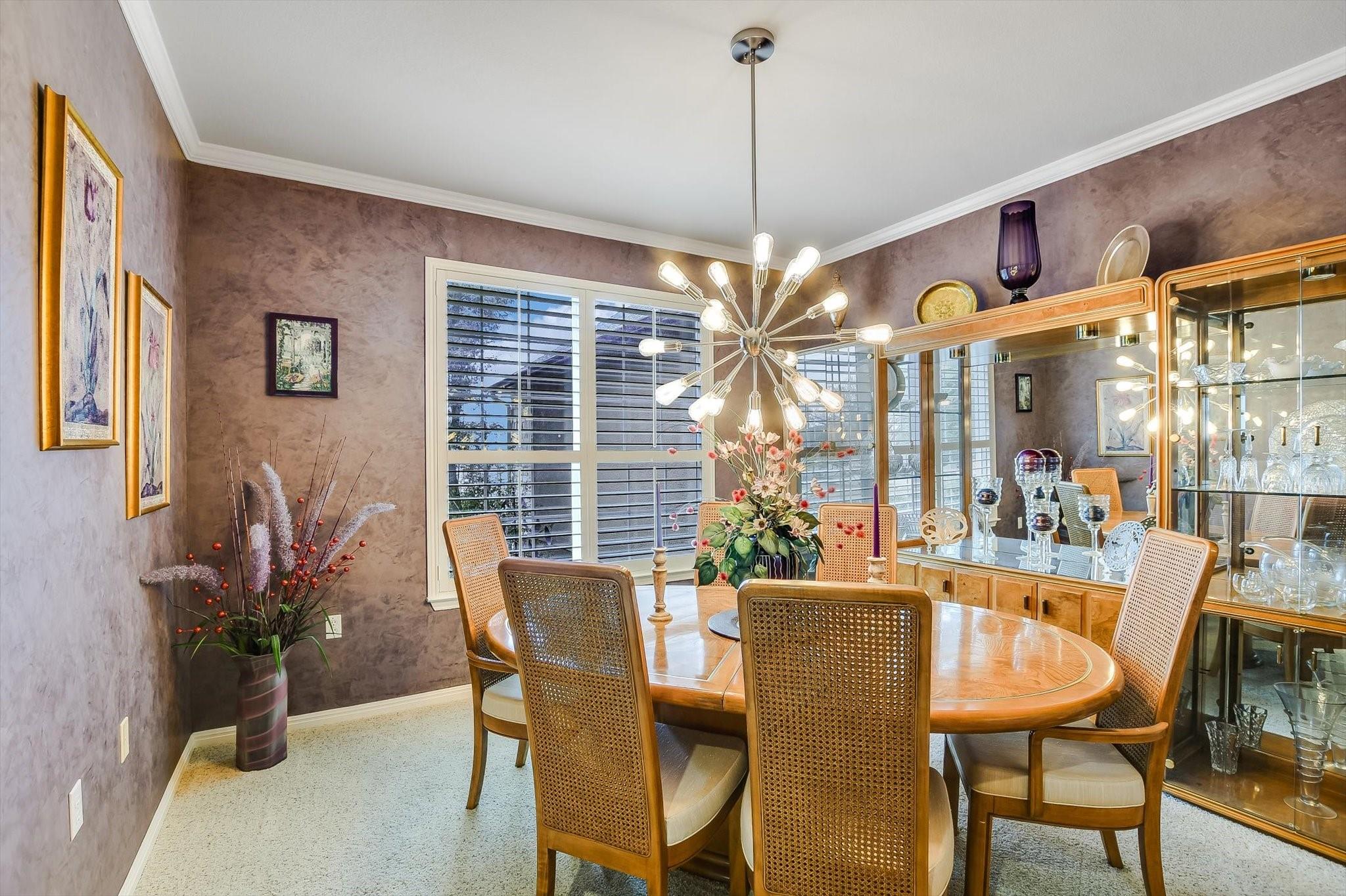 111 Chuckwagon Trl Property Photo 4