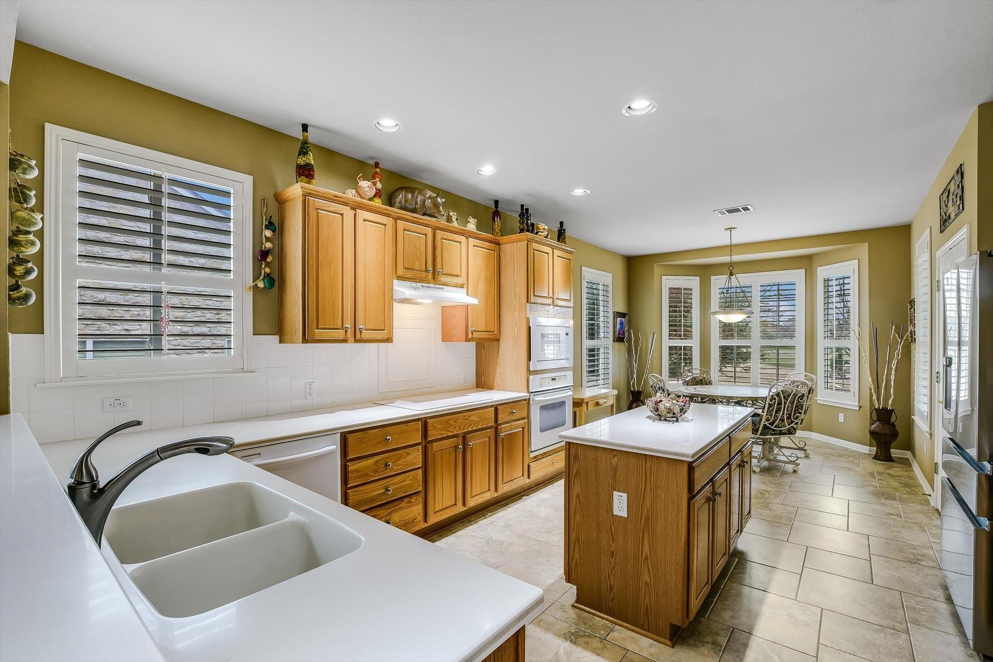 111 Chuckwagon Trl Property Photo 12