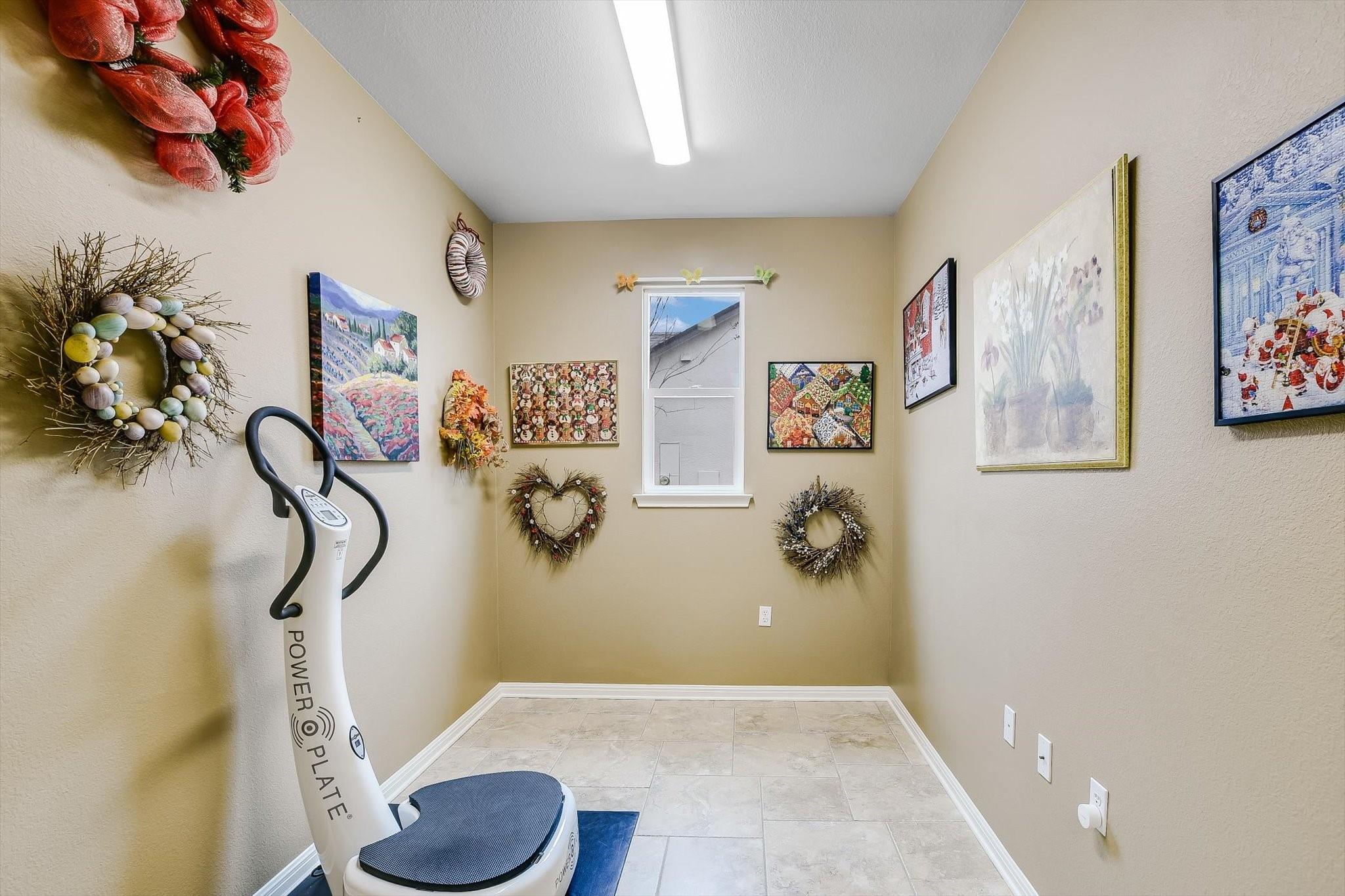 111 Chuckwagon Trl Property Photo 16