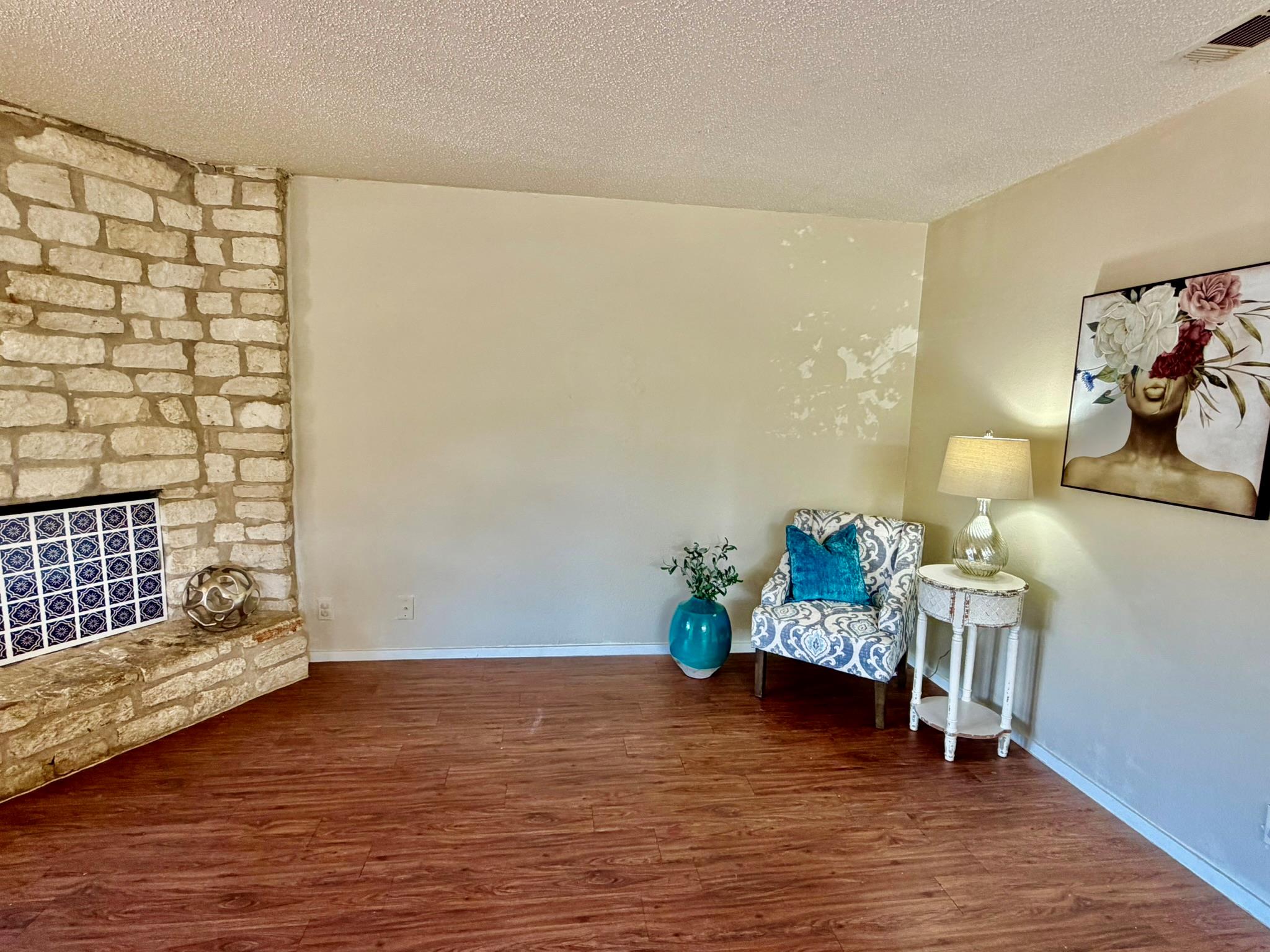 402 Hedgewood Dr #c Property Photo 2