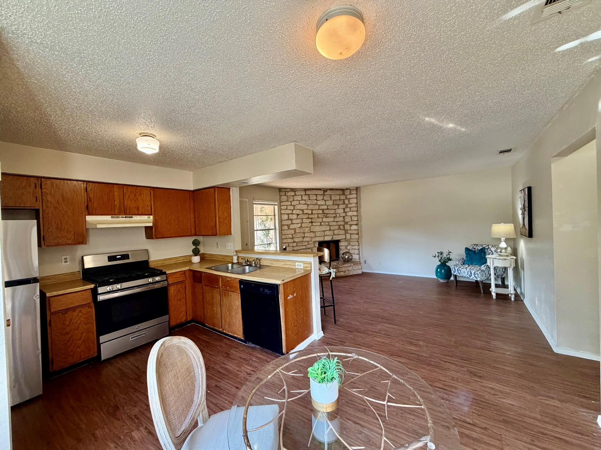 402 Hedgewood Dr #c Property Photo 6