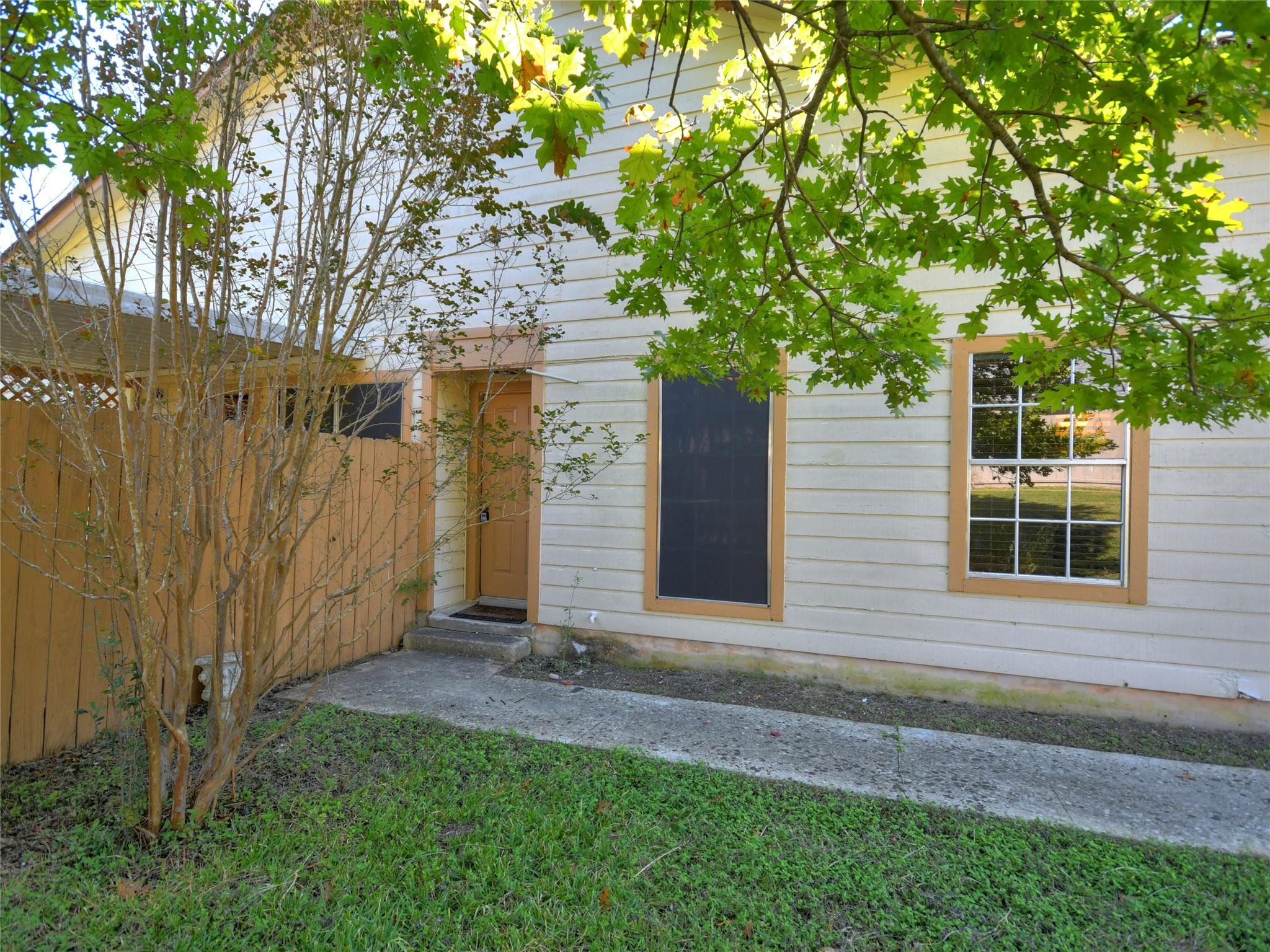 415 Fantail Loop A Property Photo 2