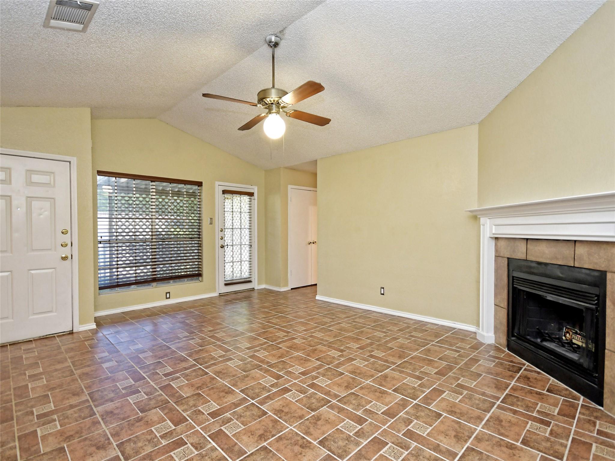 415 Fantail Loop A Property Photo 3